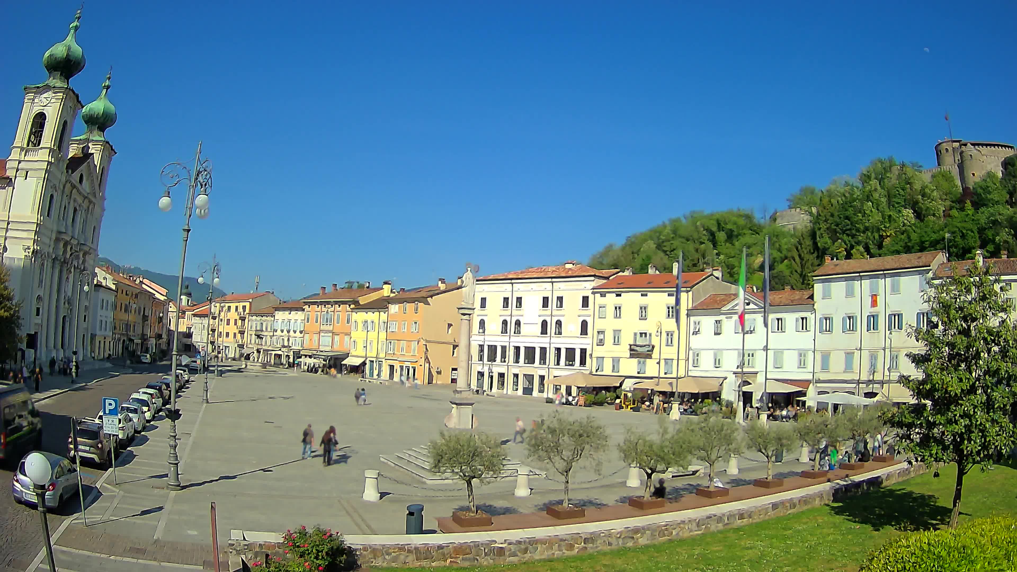 Kamera Gorica Travnik in cerkev sv. Ignacija