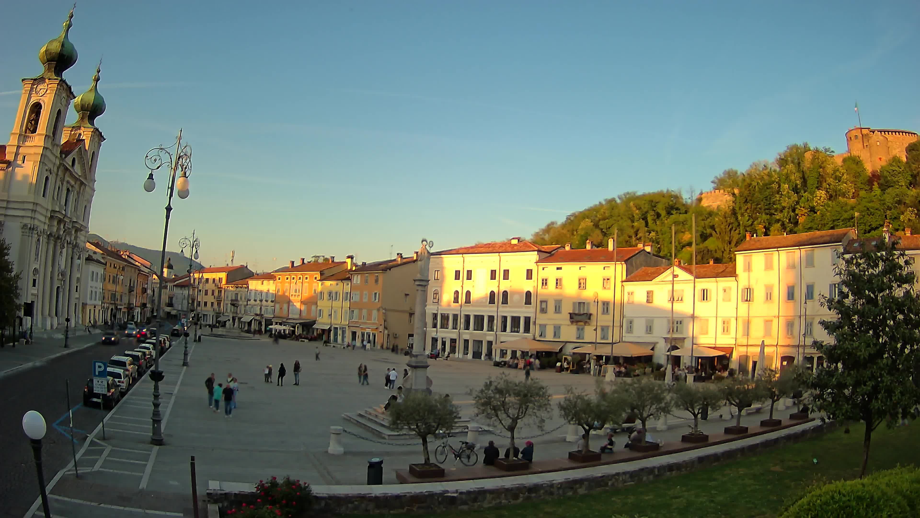 Gorizia Piazza della Vittoria e chiesa di S. Ignazio