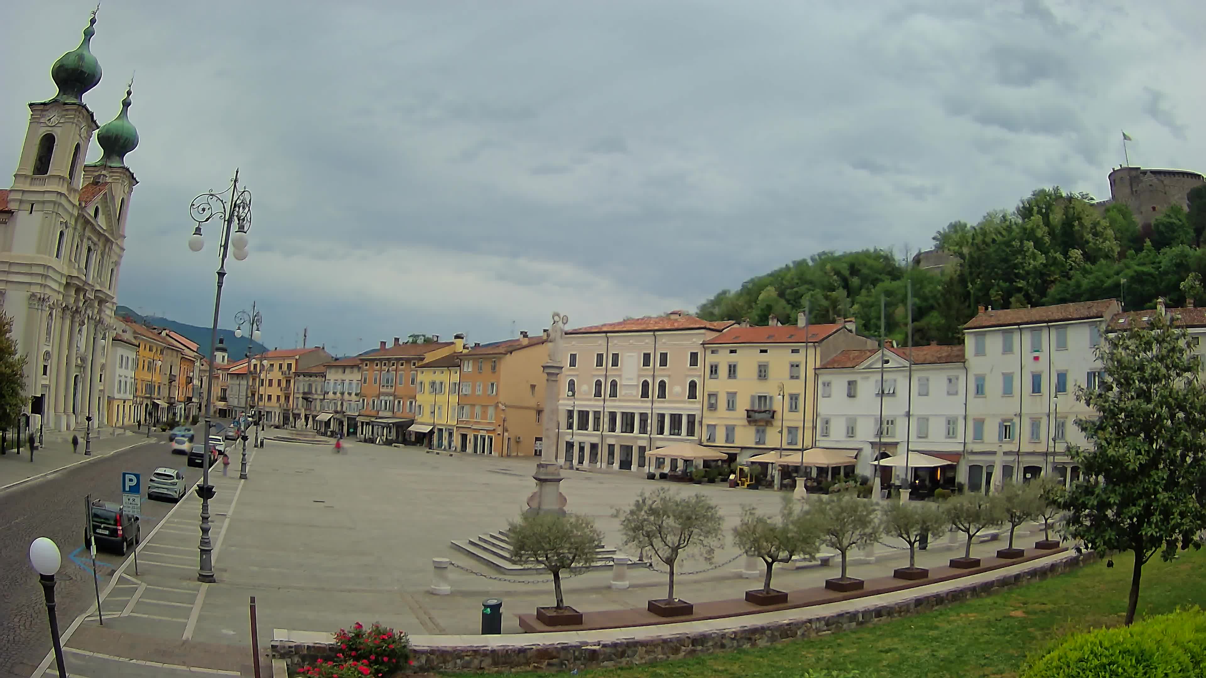 Gorizia Piazza della Vittoria e chiesa di S. Ignazio