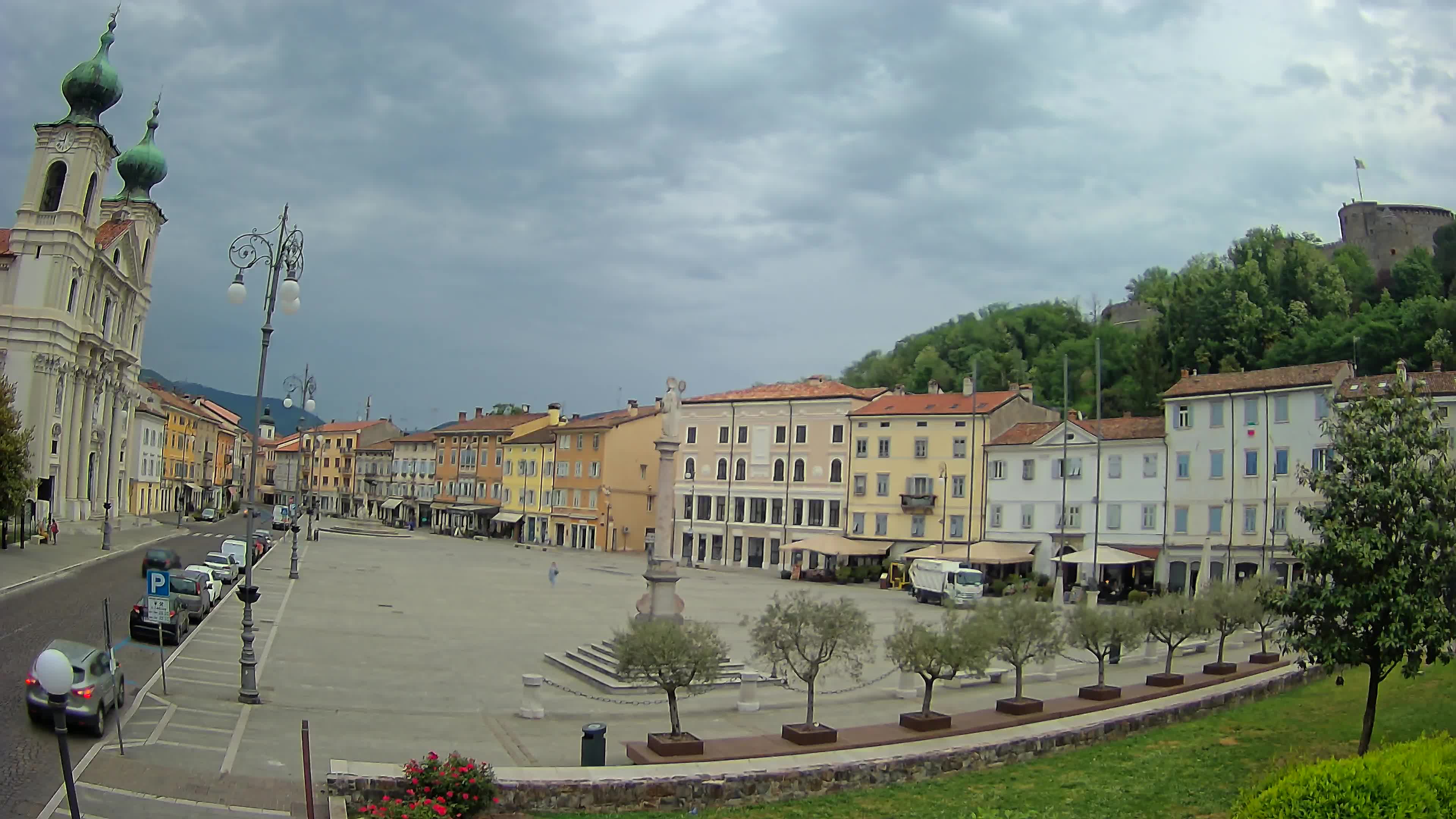 Gorizia Piazza della Vittoria e chiesa di S. Ignazio