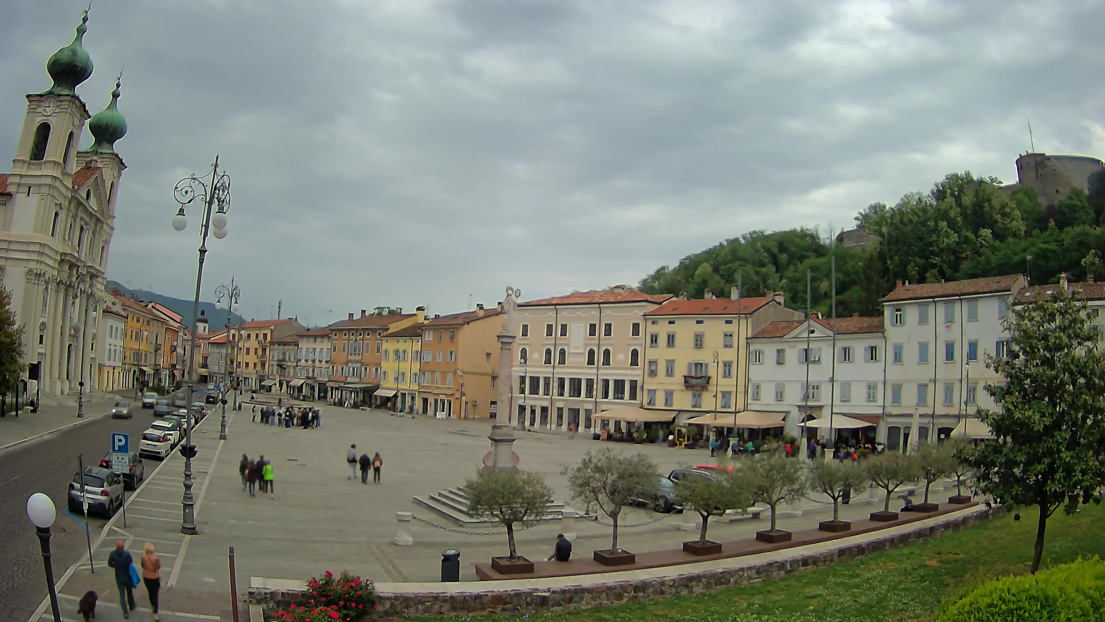 Kamera Gorica Travnik in cerkev sv. Ignacija