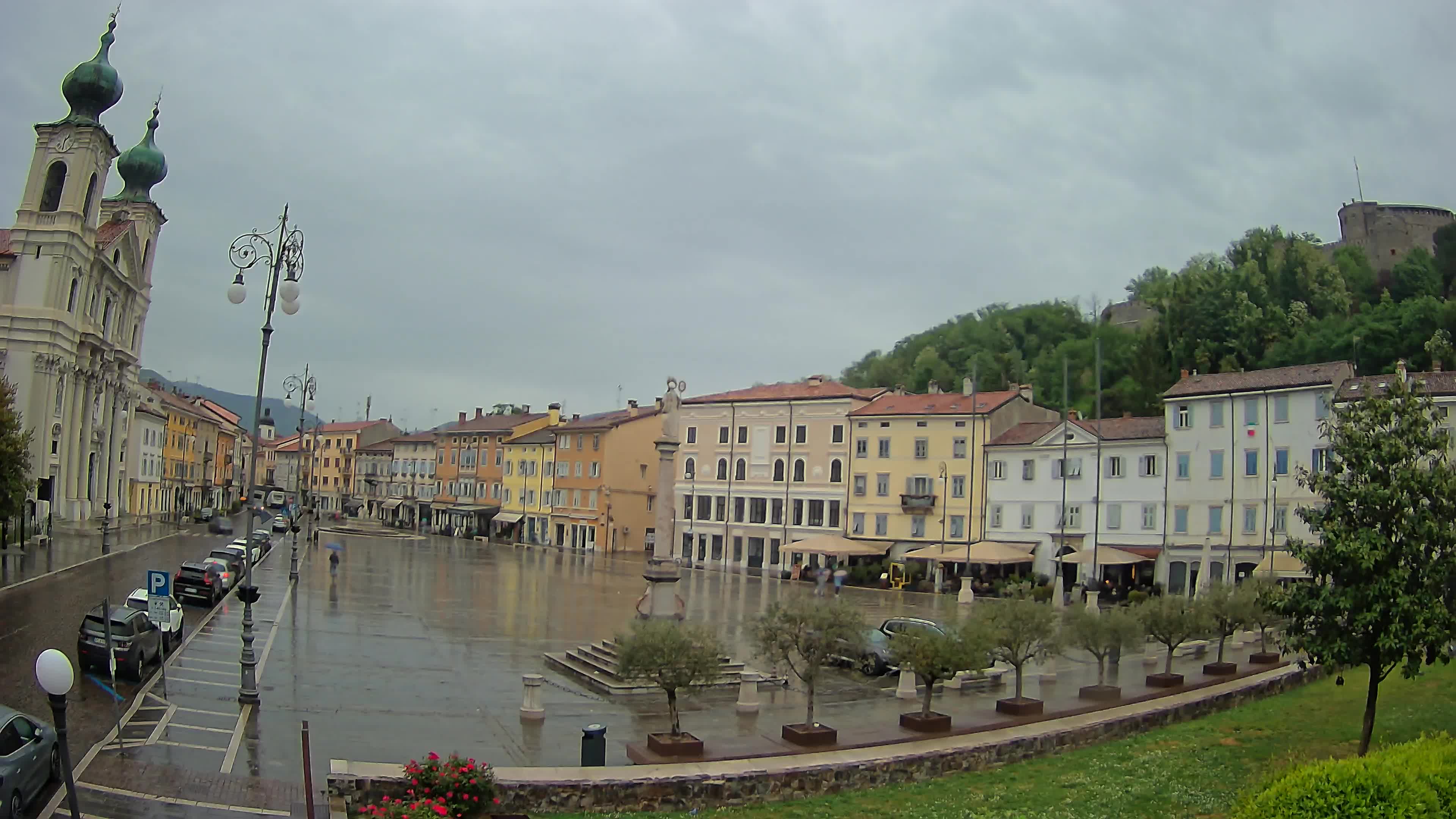 Kamera Gorica Travnik in cerkev sv. Ignacija
