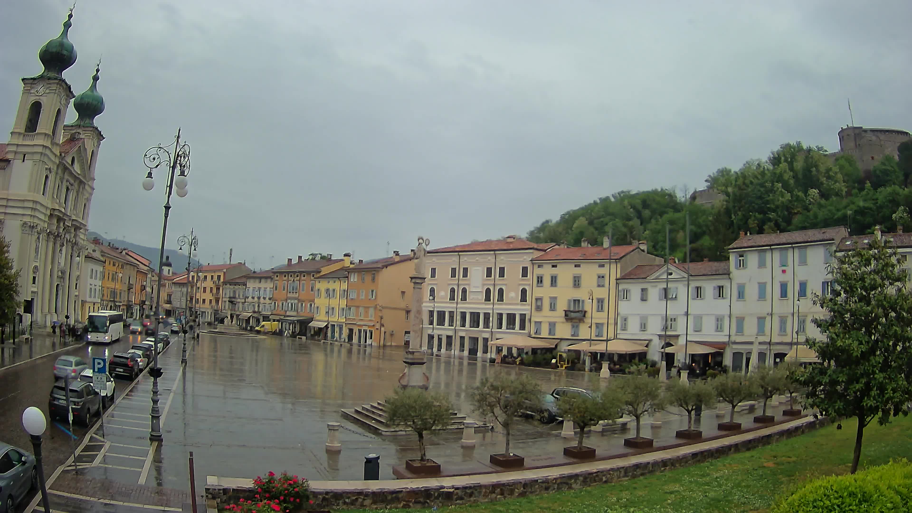 Gorizia – Plaza Vittoria – iglesia de San Pedro. Ignacio