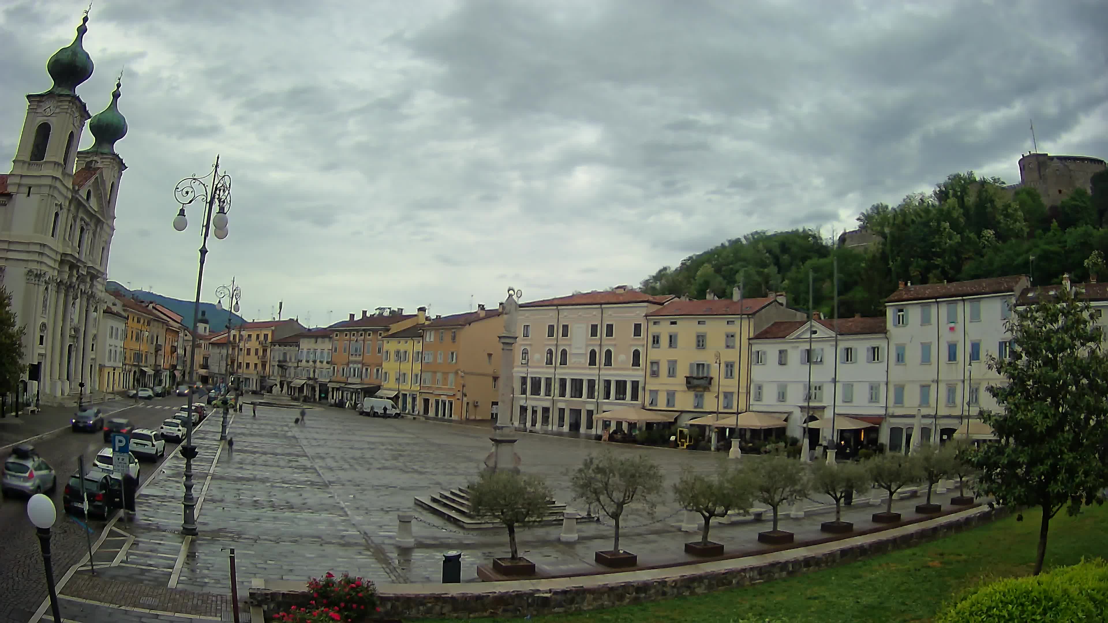 Gorizia Piazza della Vittoria e chiesa di S. Ignazio