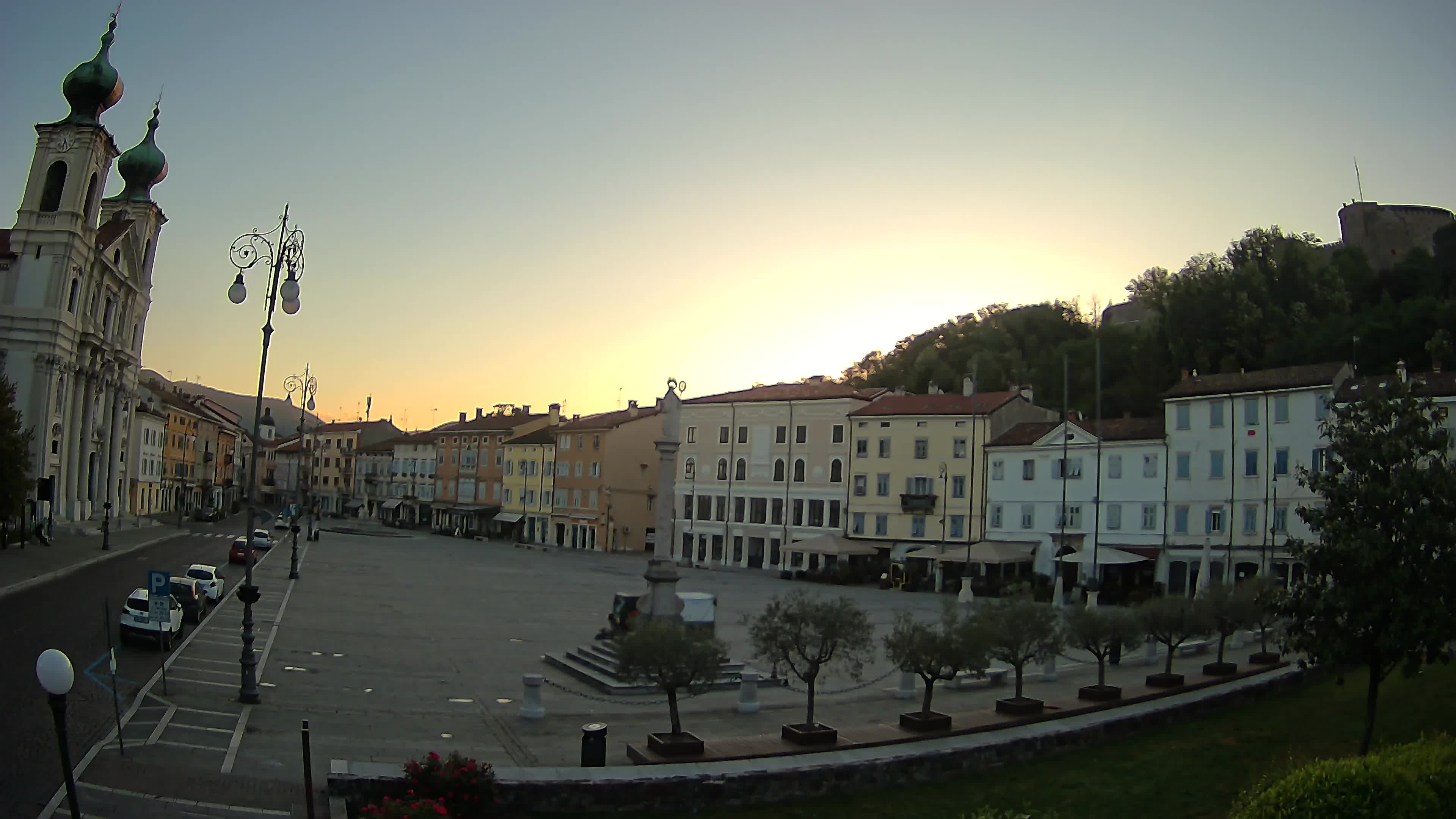 Gorizia Piazza della Vittoria e chiesa di S. Ignazio
