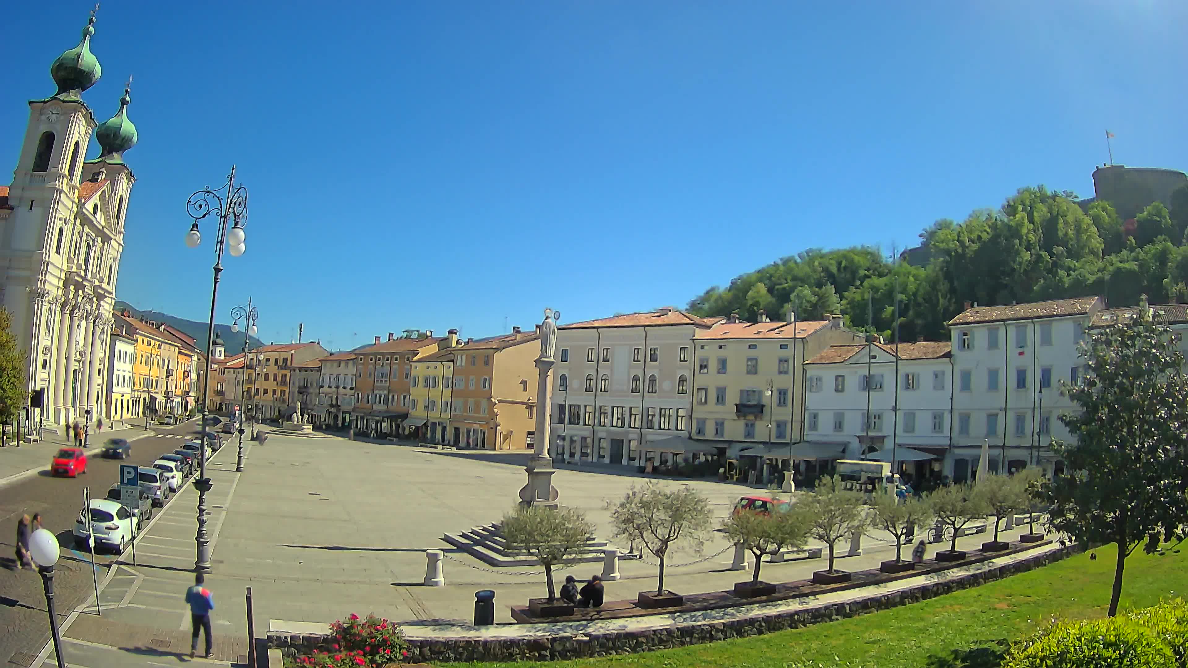Gorizia Piazza della Vittoria e chiesa di S. Ignazio