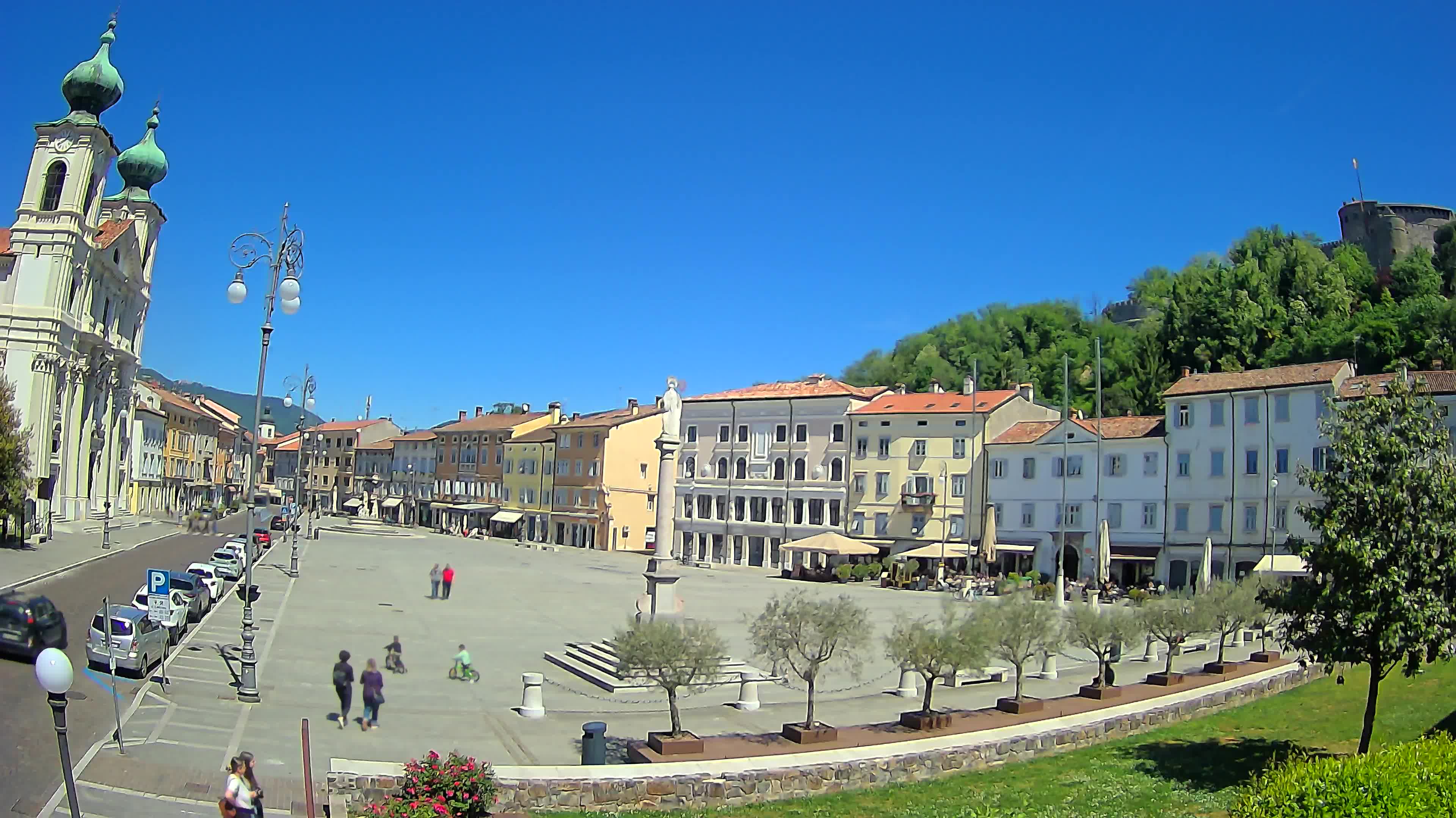 Gorizia Piazza della Vittoria e chiesa di S. Ignazio