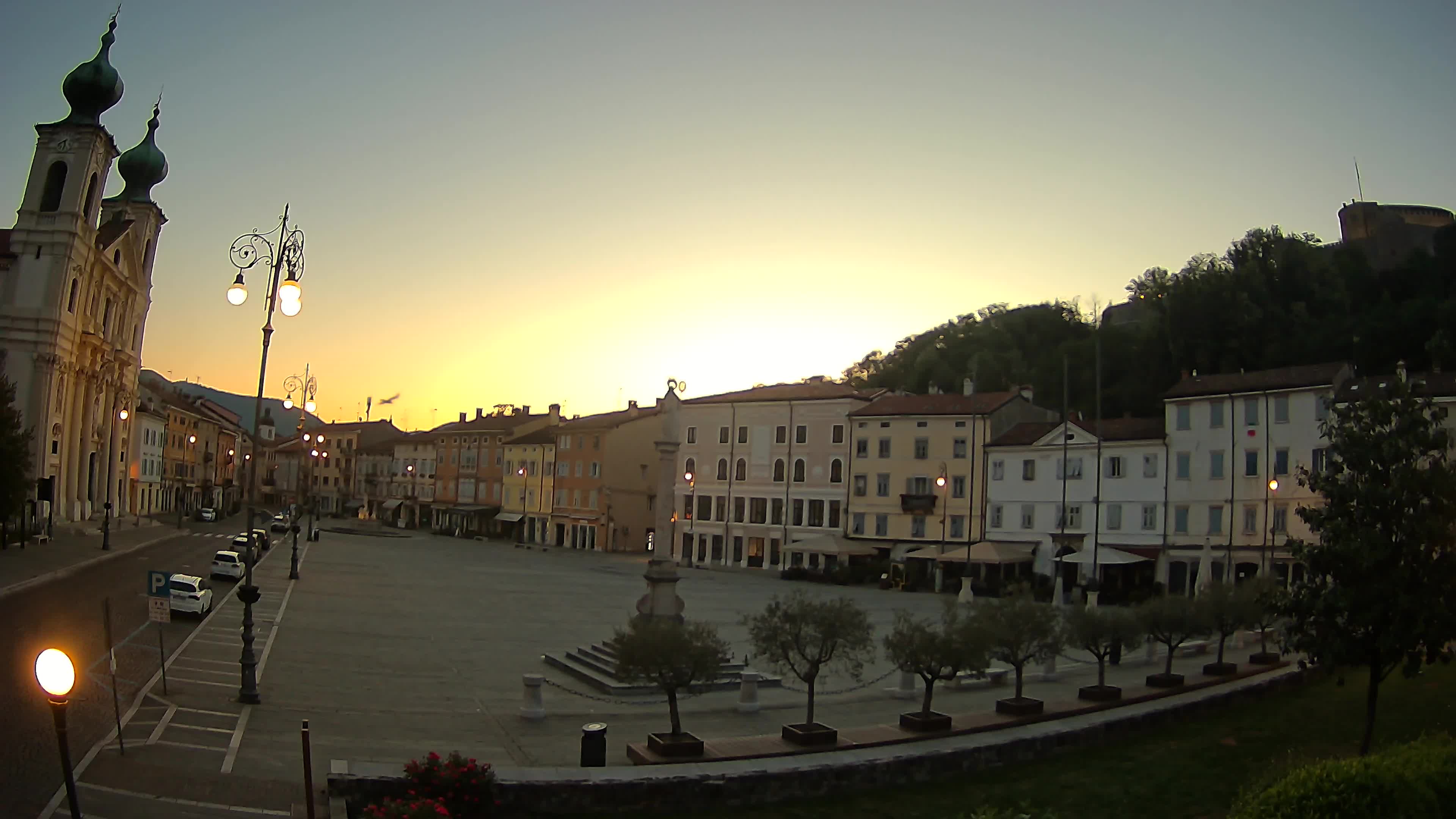 Gorizia Piazza della Vittoria e chiesa di S. Ignazio