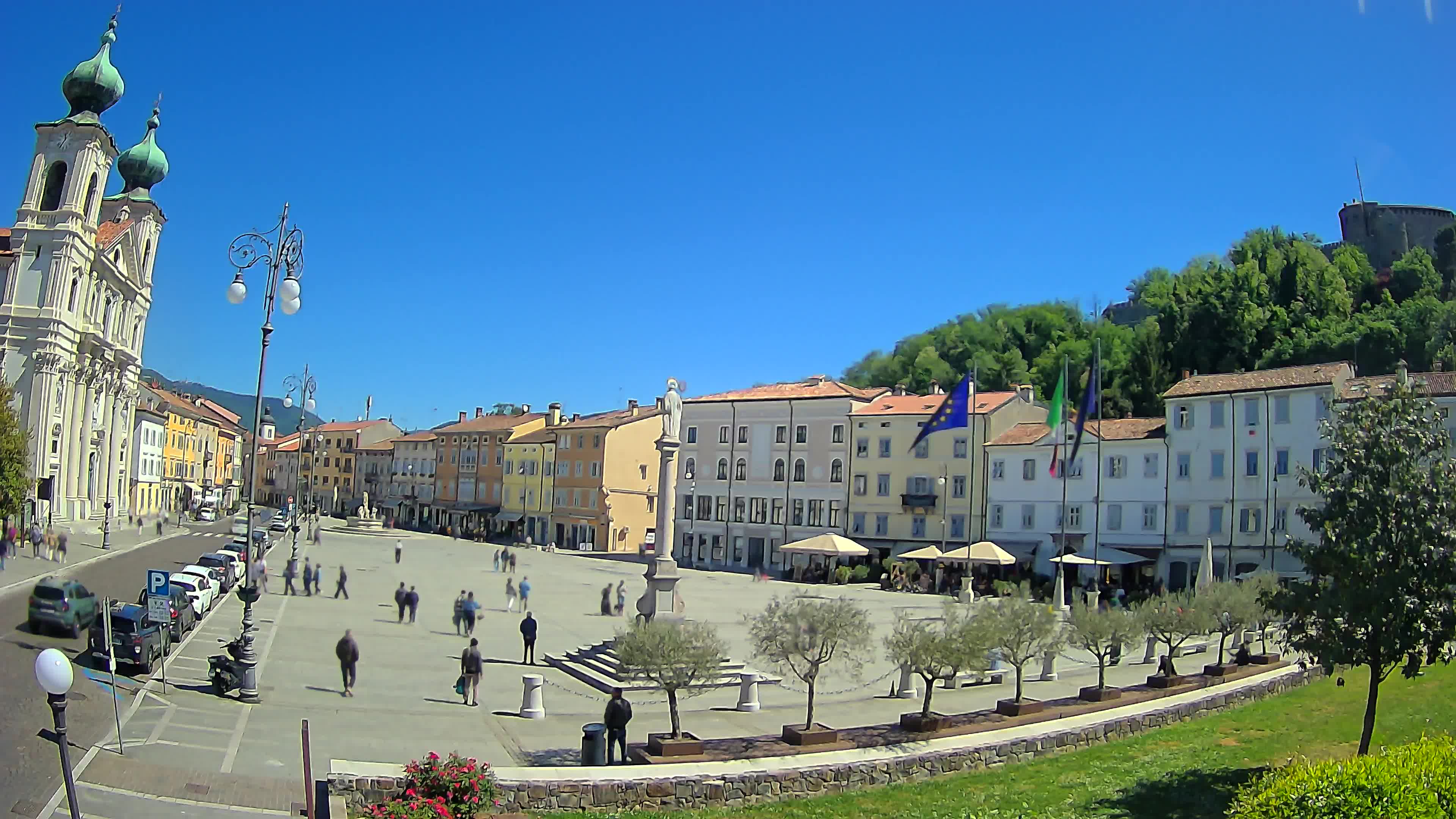 Gorizia Piazza della Vittoria e chiesa di S. Ignazio
