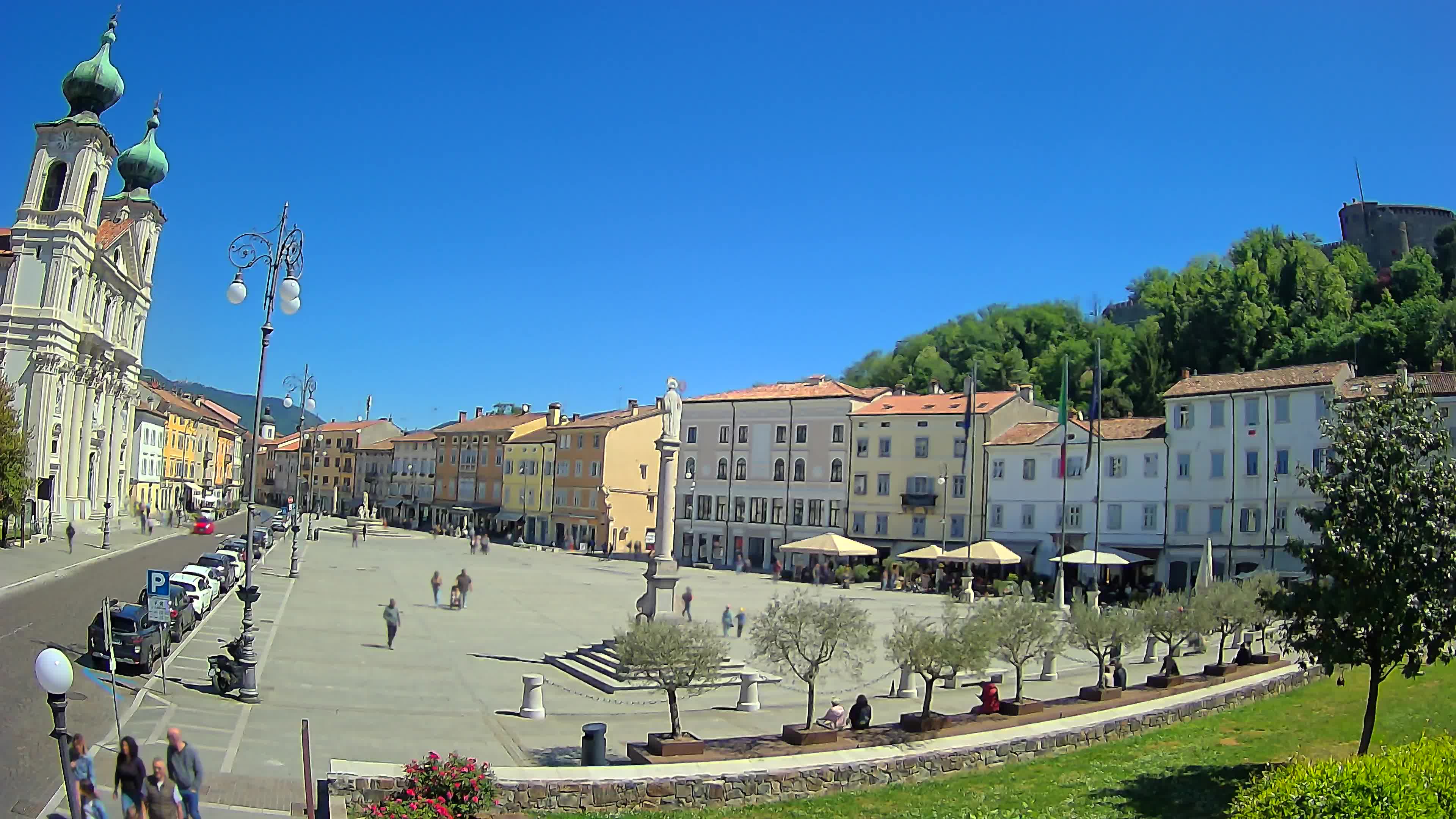 Gorizia – Plaza Vittoria – iglesia de San Pedro. Ignacio