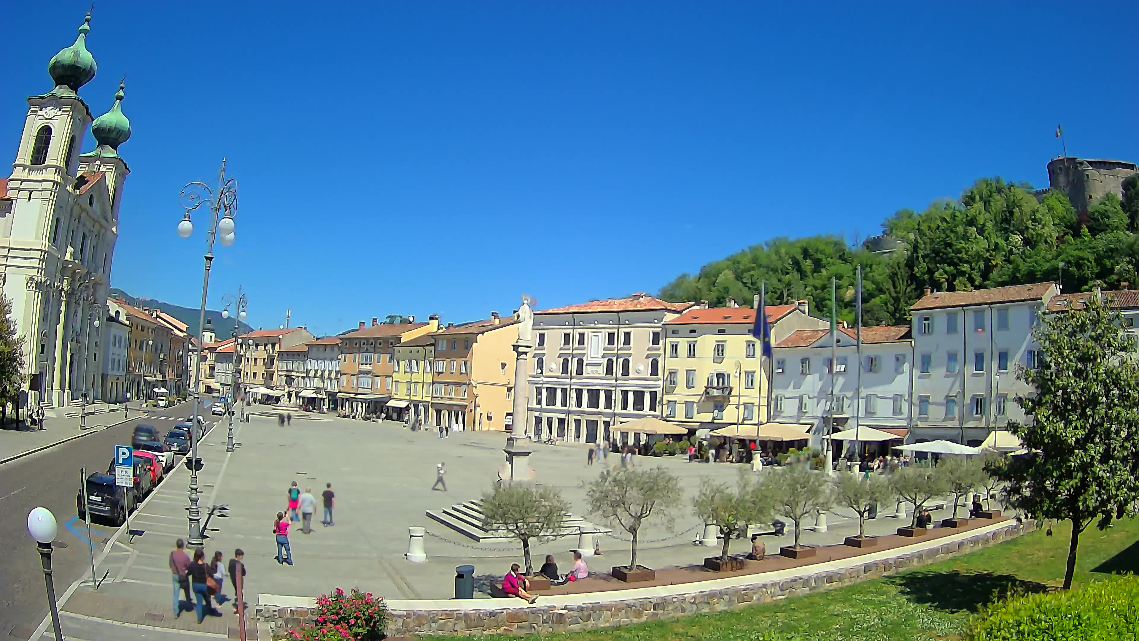 Kamera Gorica Travnik in cerkev sv. Ignacija