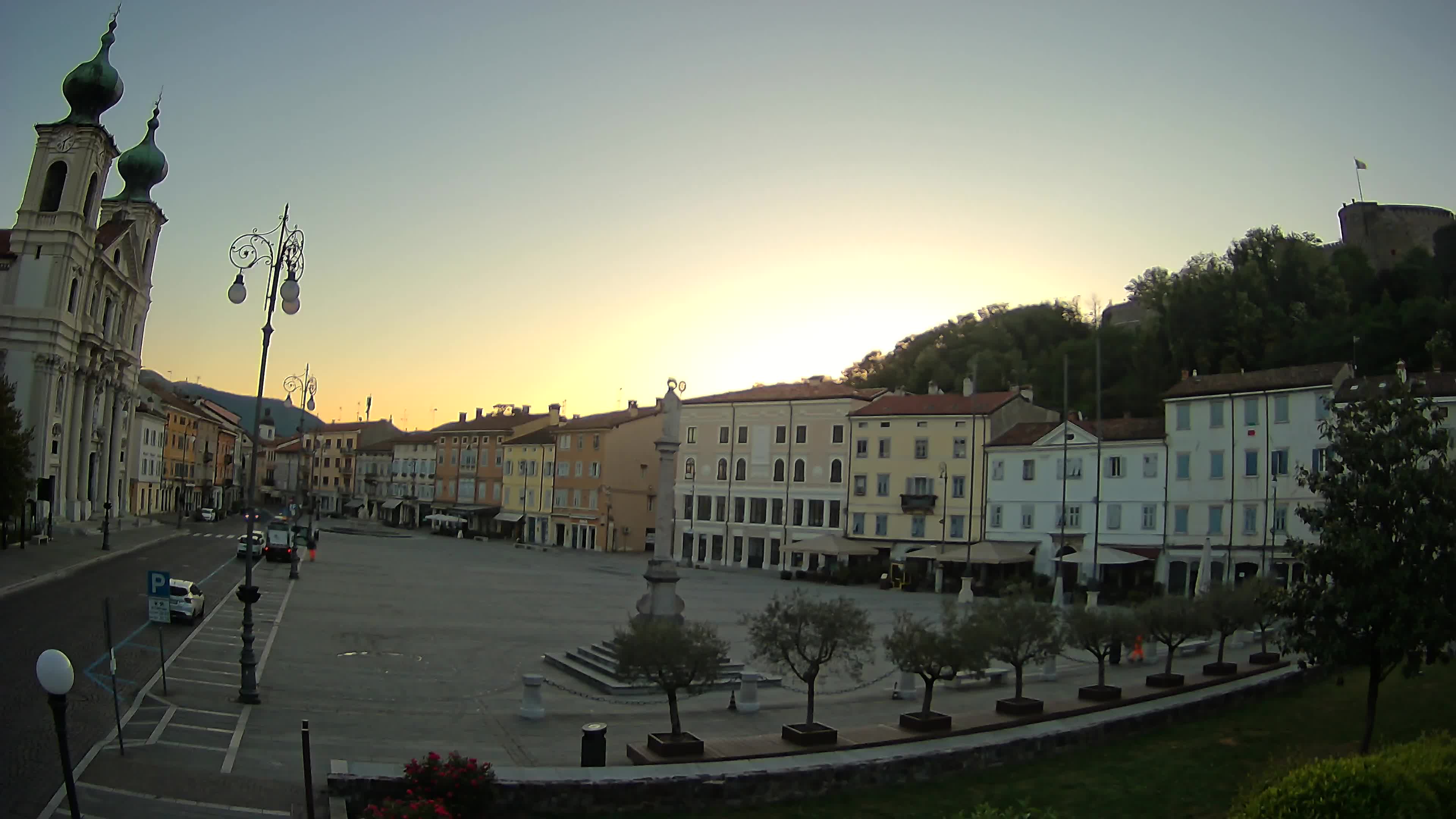 Gorizia Piazza della Vittoria e chiesa di S. Ignazio