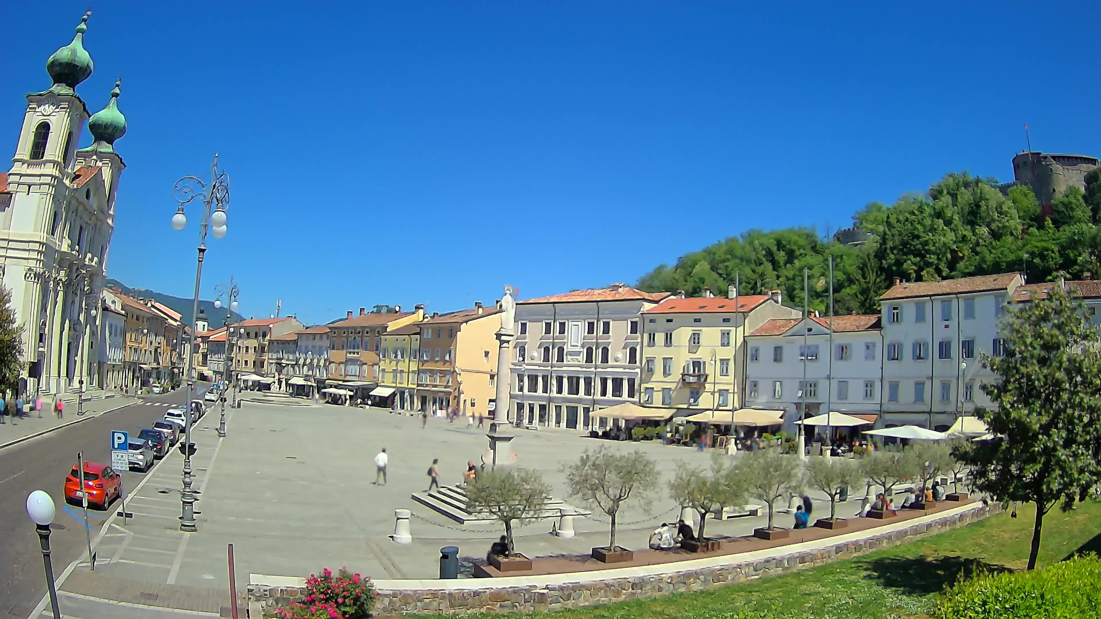 Gorizia Piazza della Vittoria e chiesa di S. Ignazio