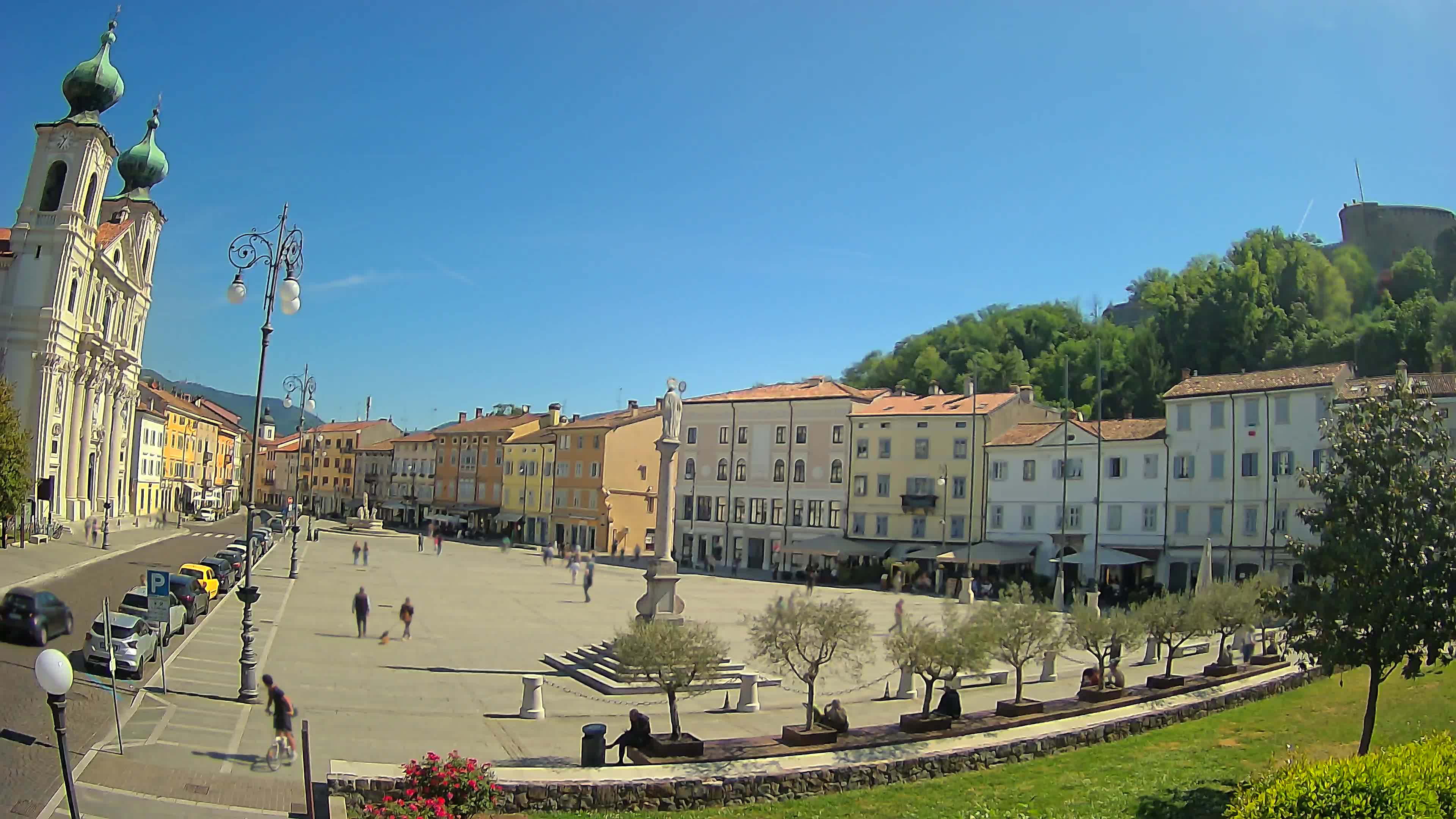 Gorizia Piazza della Vittoria e chiesa di S. Ignazio