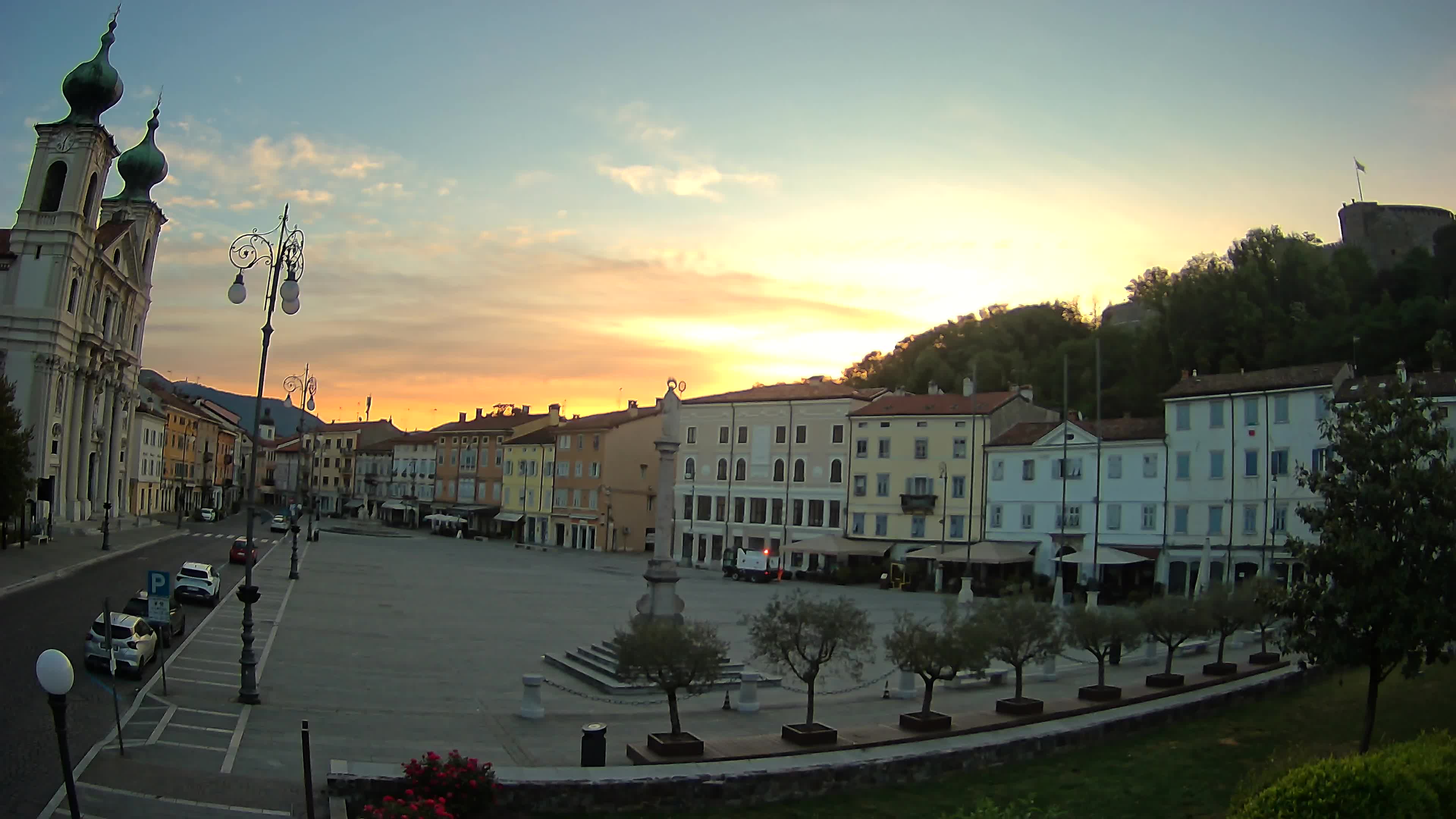Gorizia Piazza della Vittoria e chiesa di S. Ignazio
