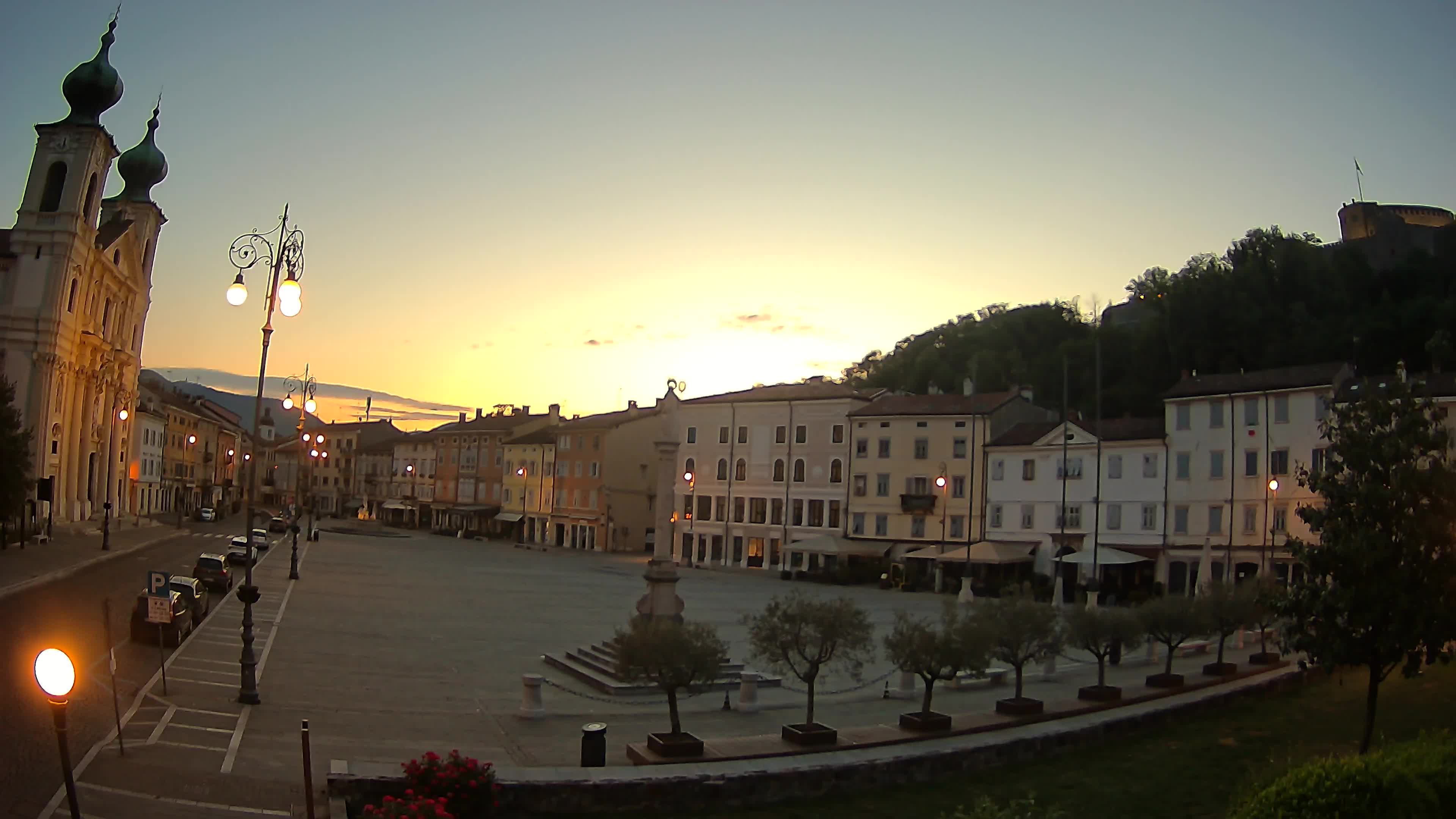 Gorizia Piazza della Vittoria e chiesa di S. Ignazio