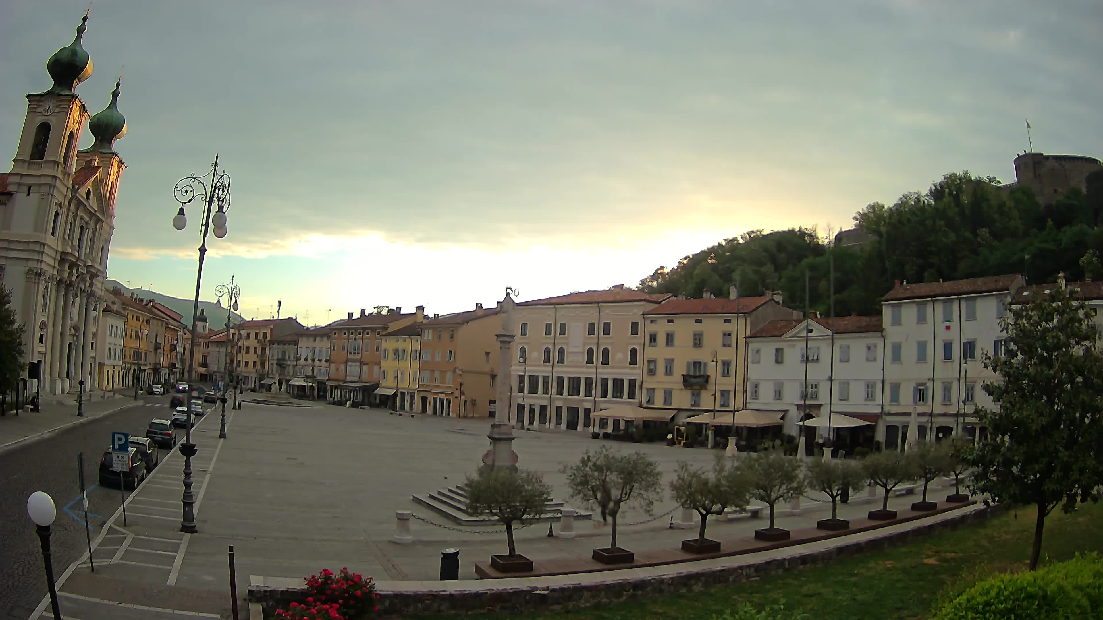 Gorizia Piazza della Vittoria e chiesa di S. Ignazio