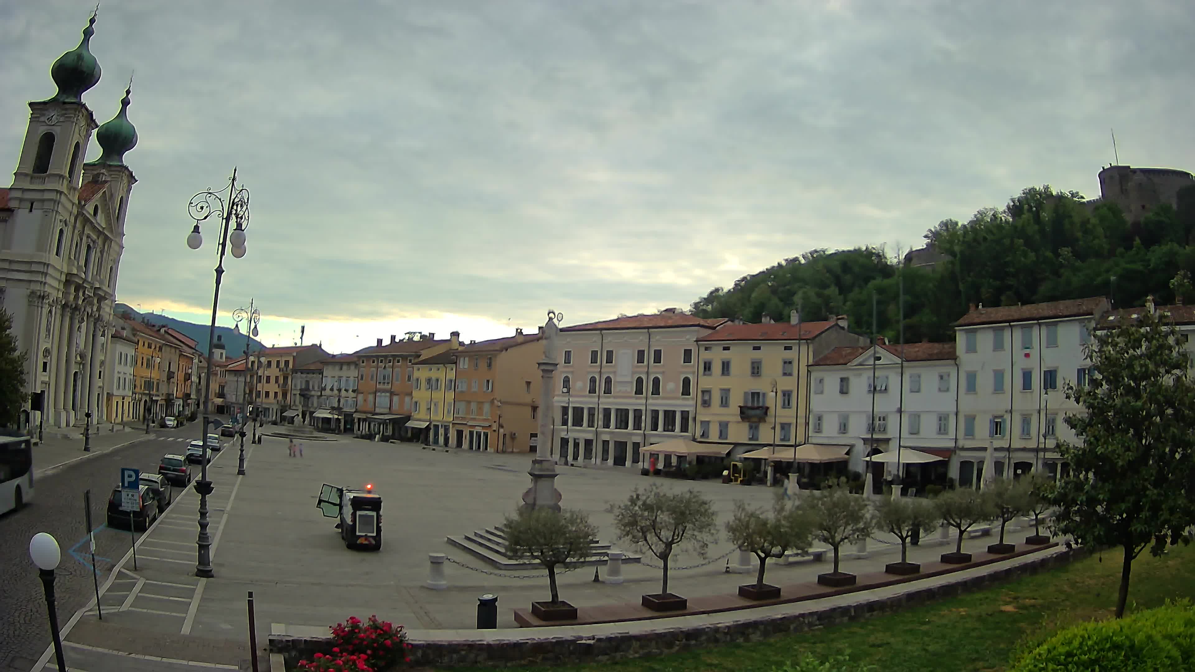 Gorizia Piazza della Vittoria e chiesa di S. Ignazio