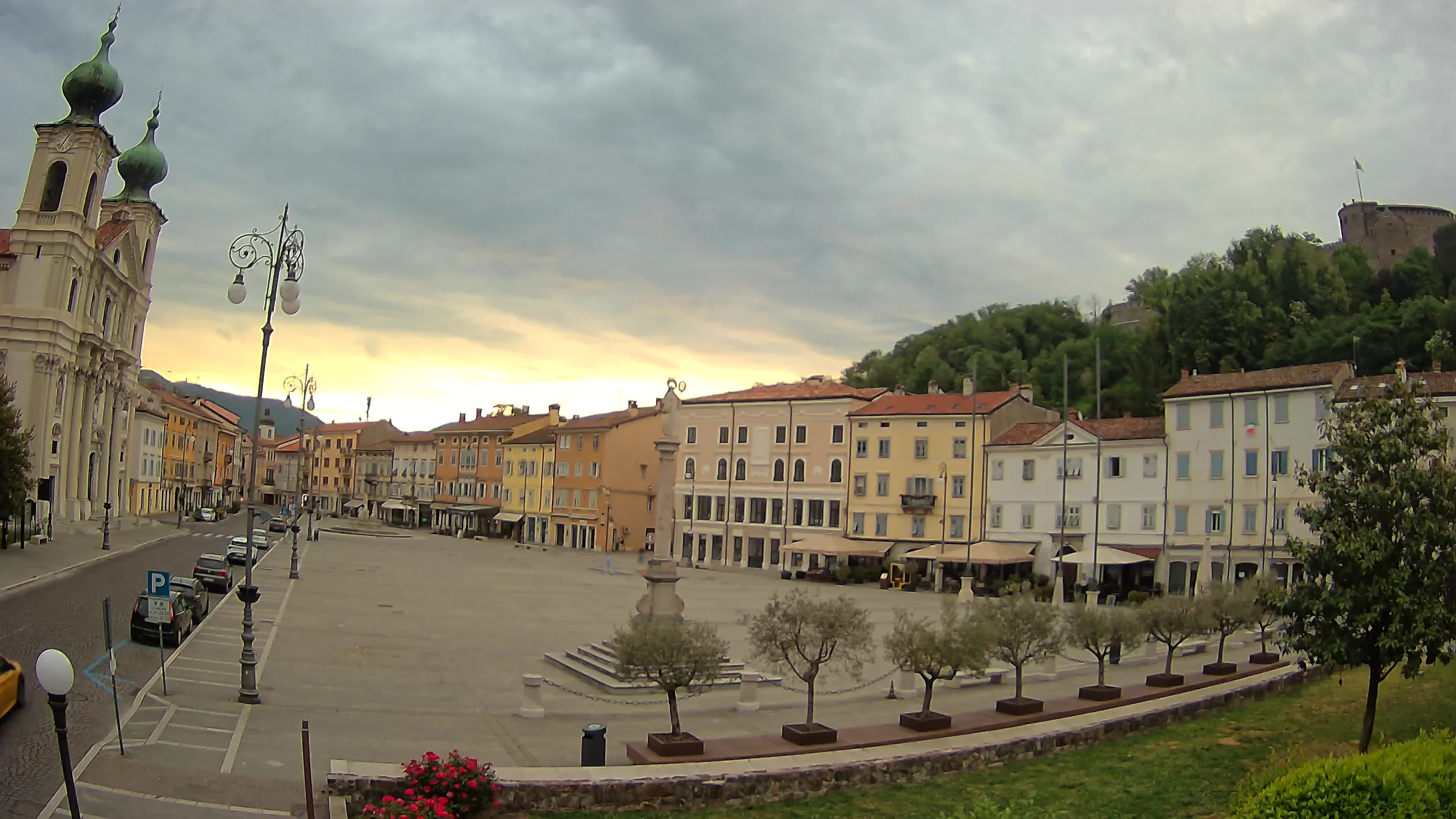 Gorizia Piazza della Vittoria e chiesa di S. Ignazio