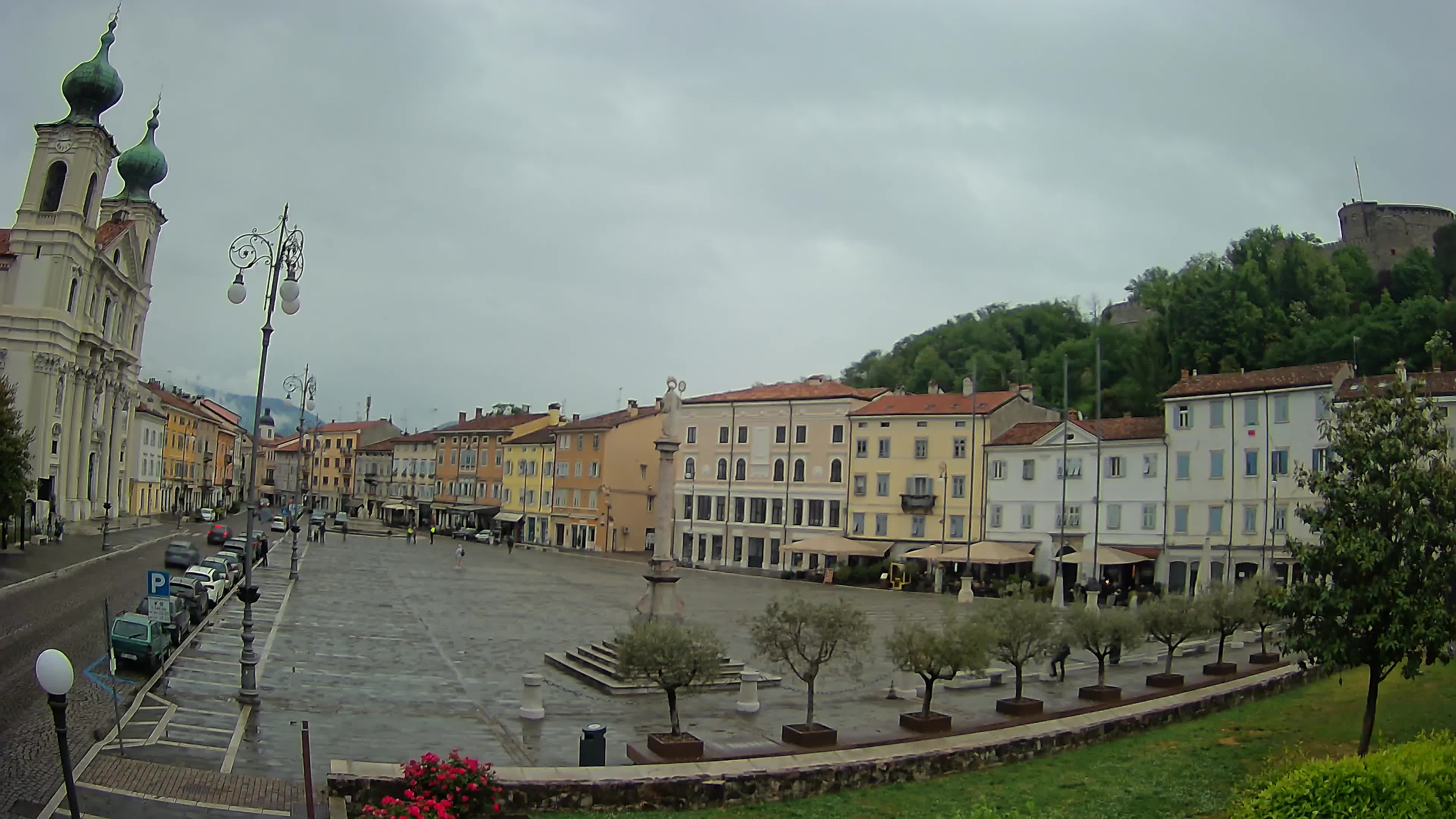 Gorizia – Plaza Vittoria – iglesia de San Pedro. Ignacio