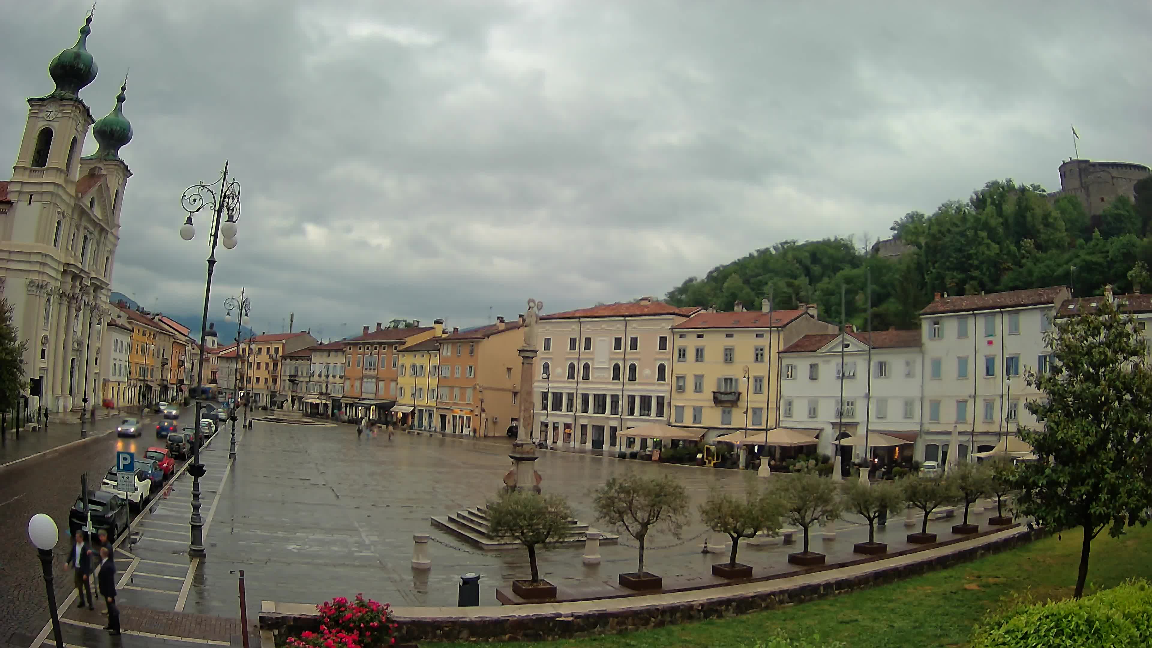 Gorizia Piazza della Vittoria e chiesa di S. Ignazio