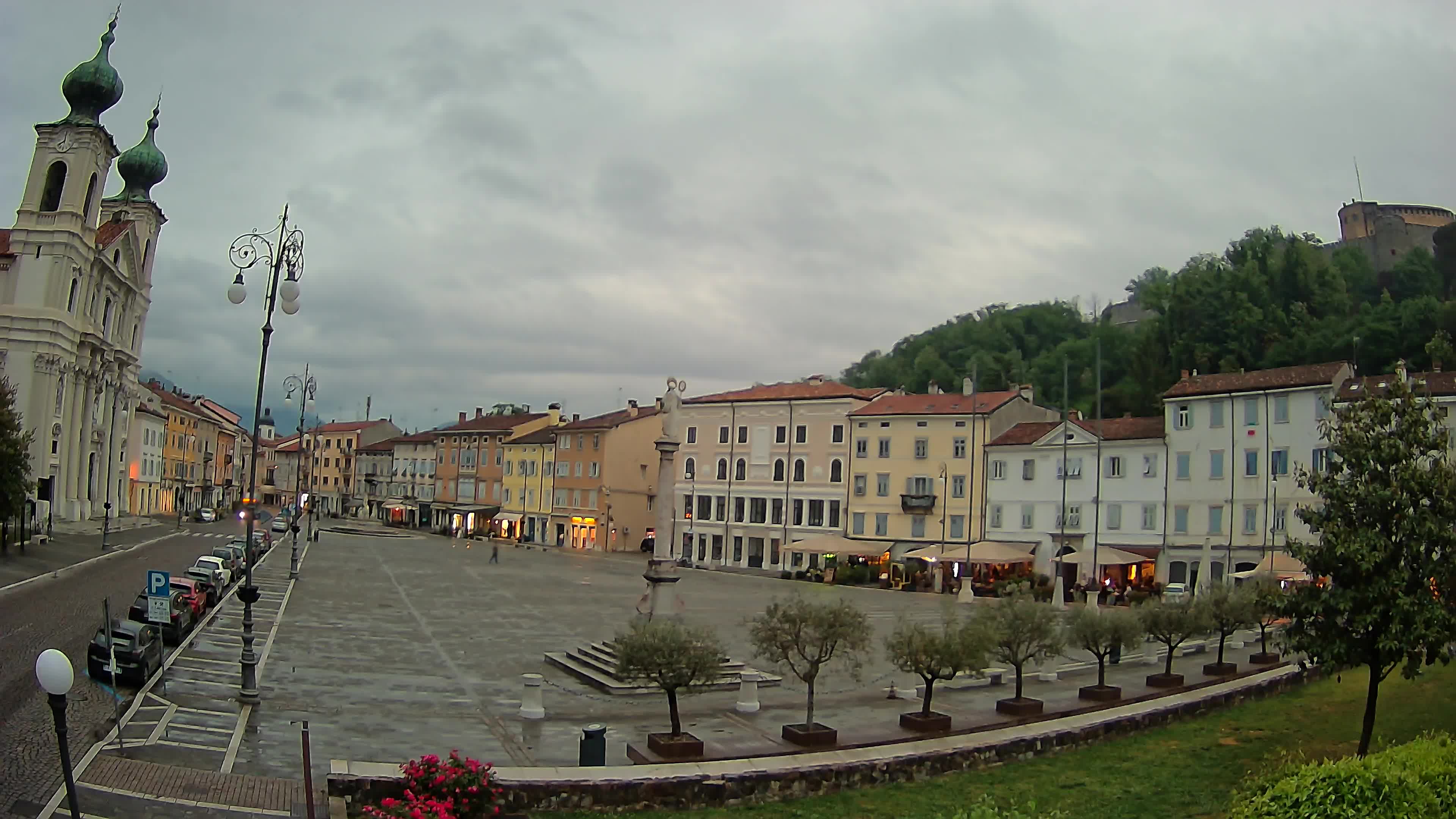 Gorizia Piazza della Vittoria e chiesa di S. Ignazio