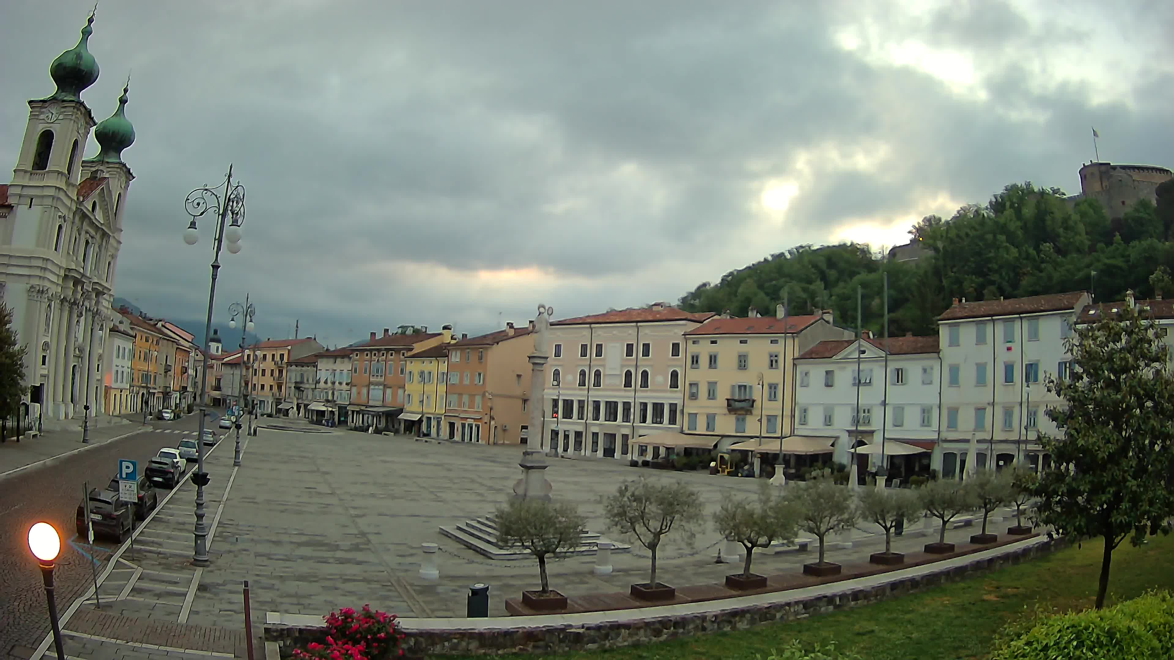 Gorizia Piazza della Vittoria e chiesa di S. Ignazio
