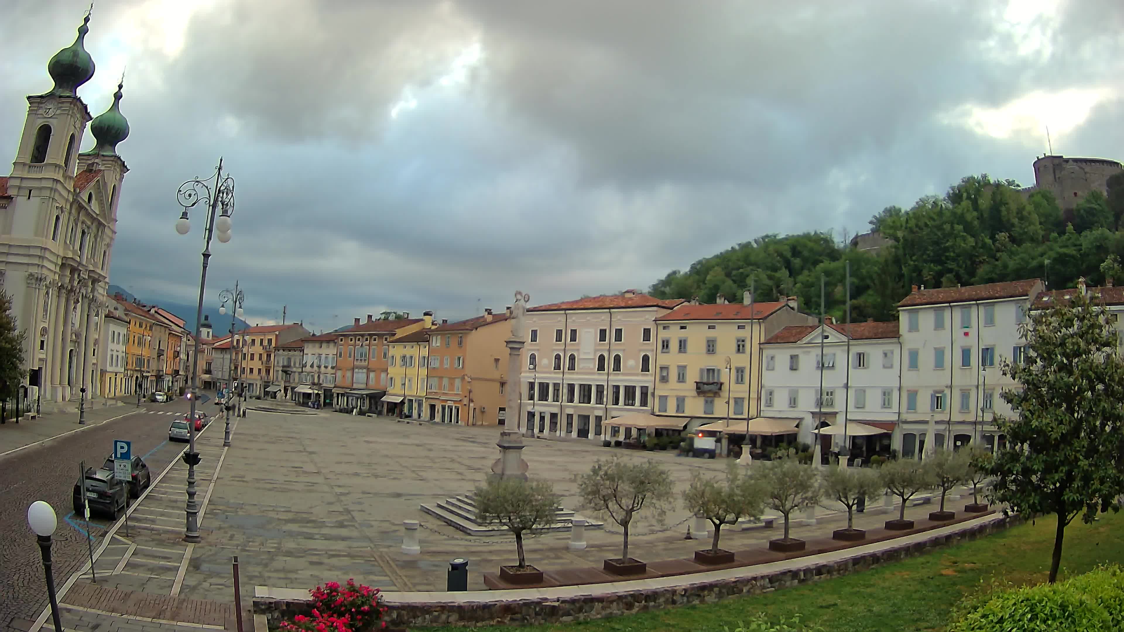 Gorizia Piazza della Vittoria e chiesa di S. Ignazio