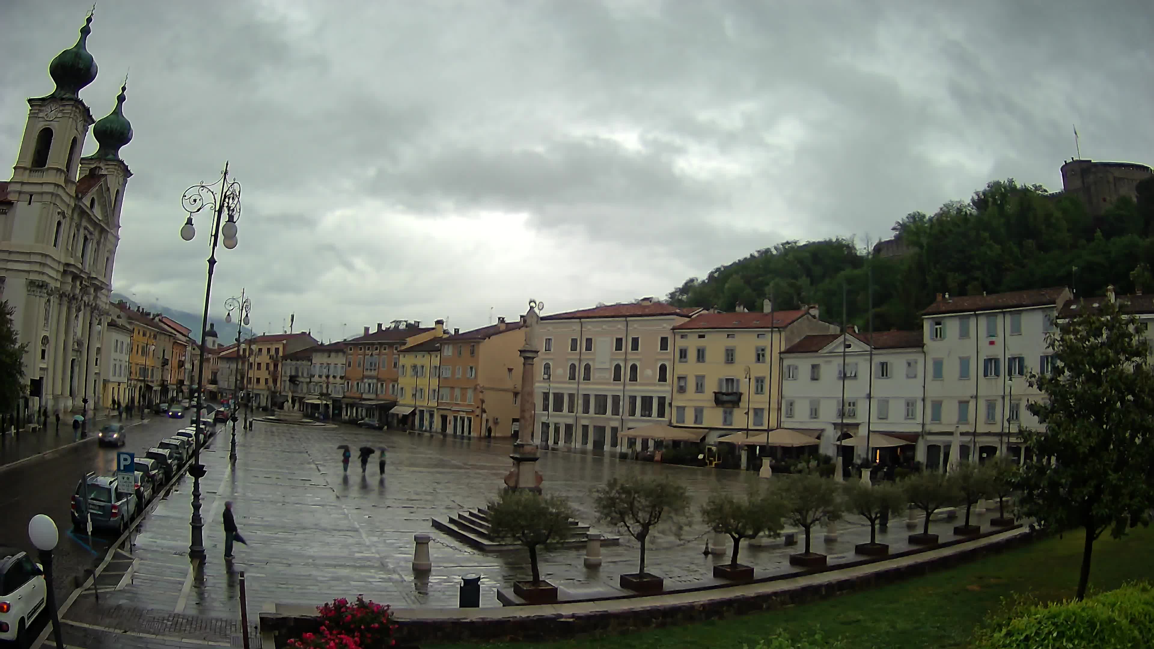 Gorizia Piazza della Vittoria e chiesa di S. Ignazio