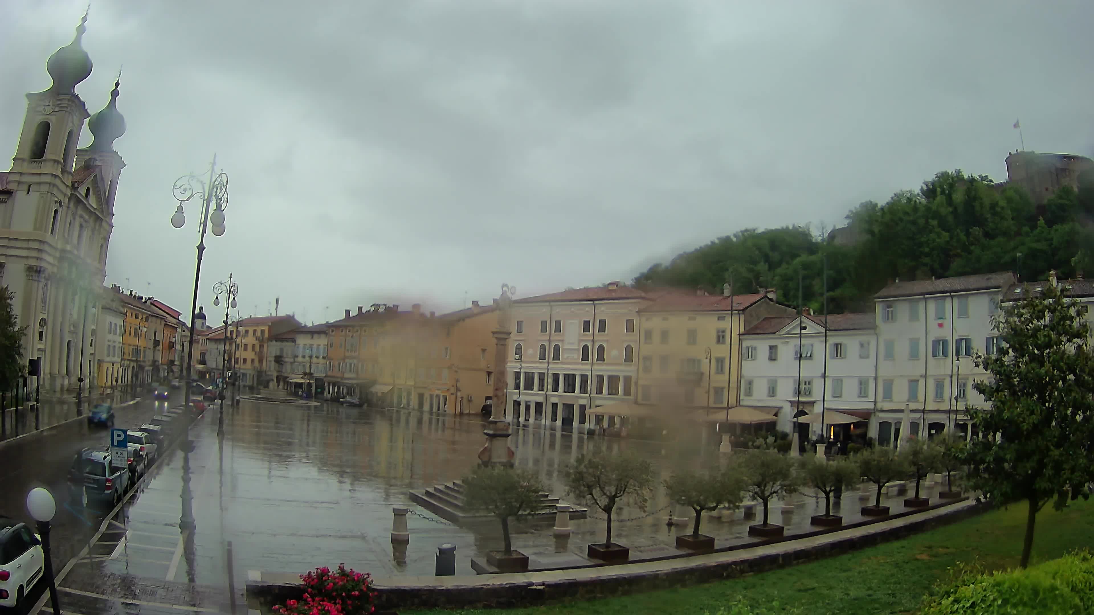 Gorizia – Plaza Vittoria – iglesia de San Pedro. Ignacio