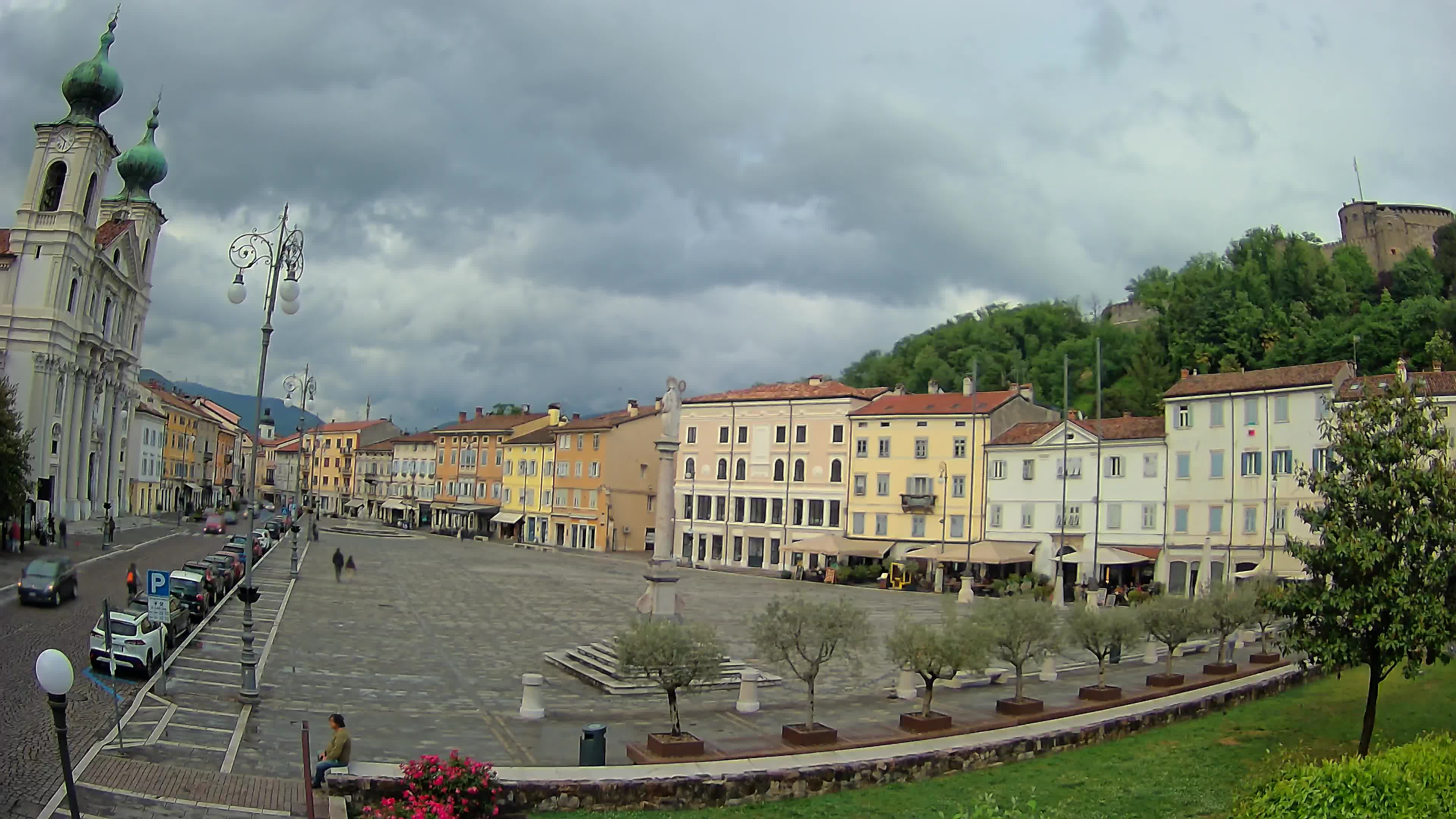 Gorizia Piazza della Vittoria e chiesa di S. Ignazio