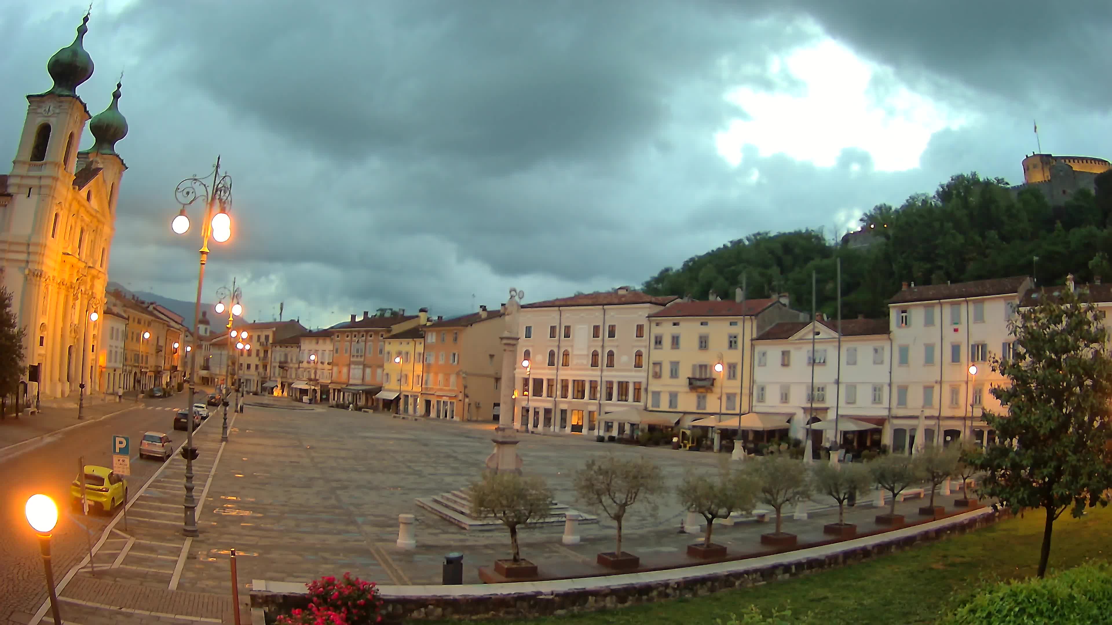 Gorizia Piazza della Vittoria e chiesa di S. Ignazio