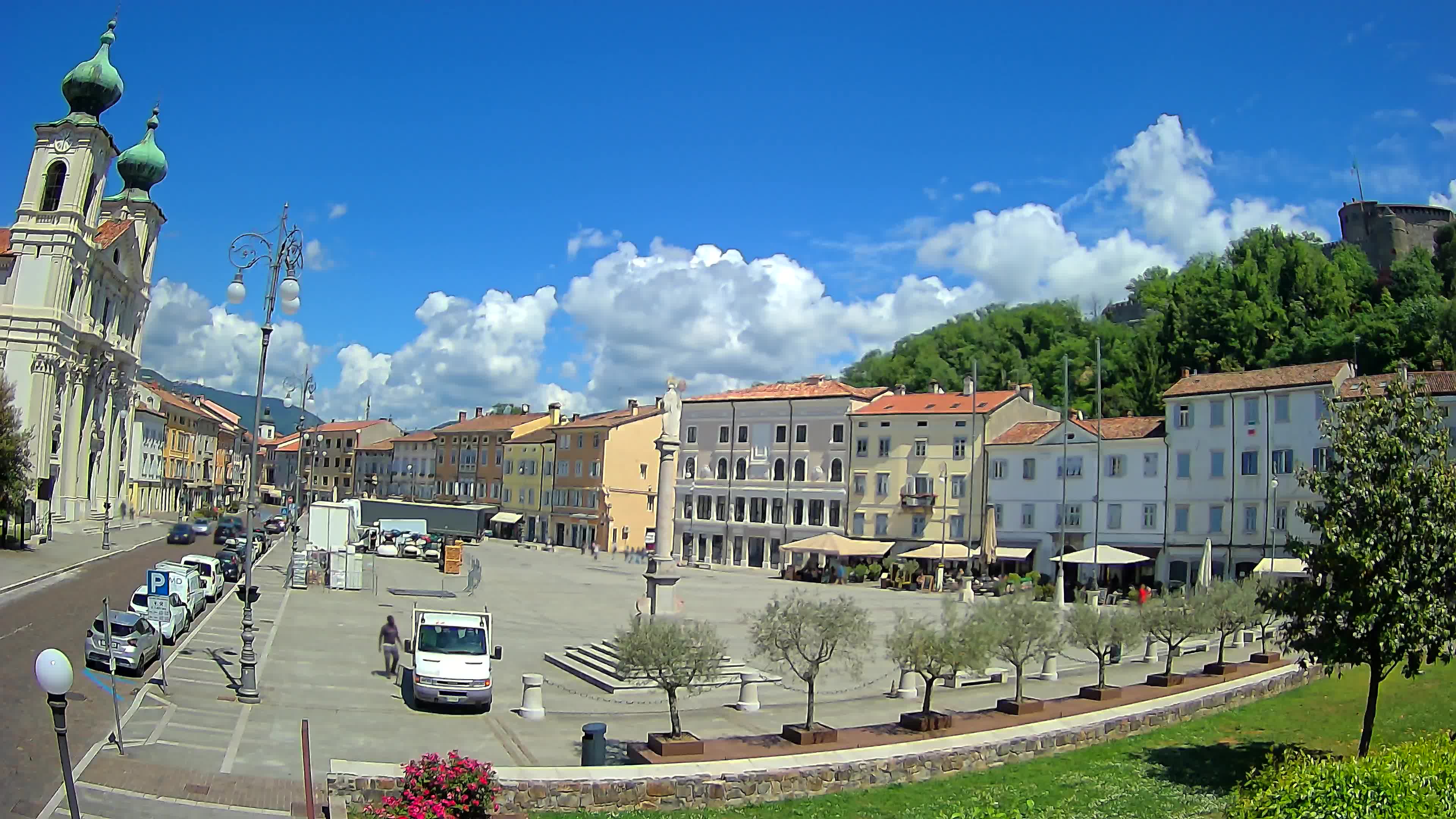 Gorizia Piazza della Vittoria e chiesa di S. Ignazio