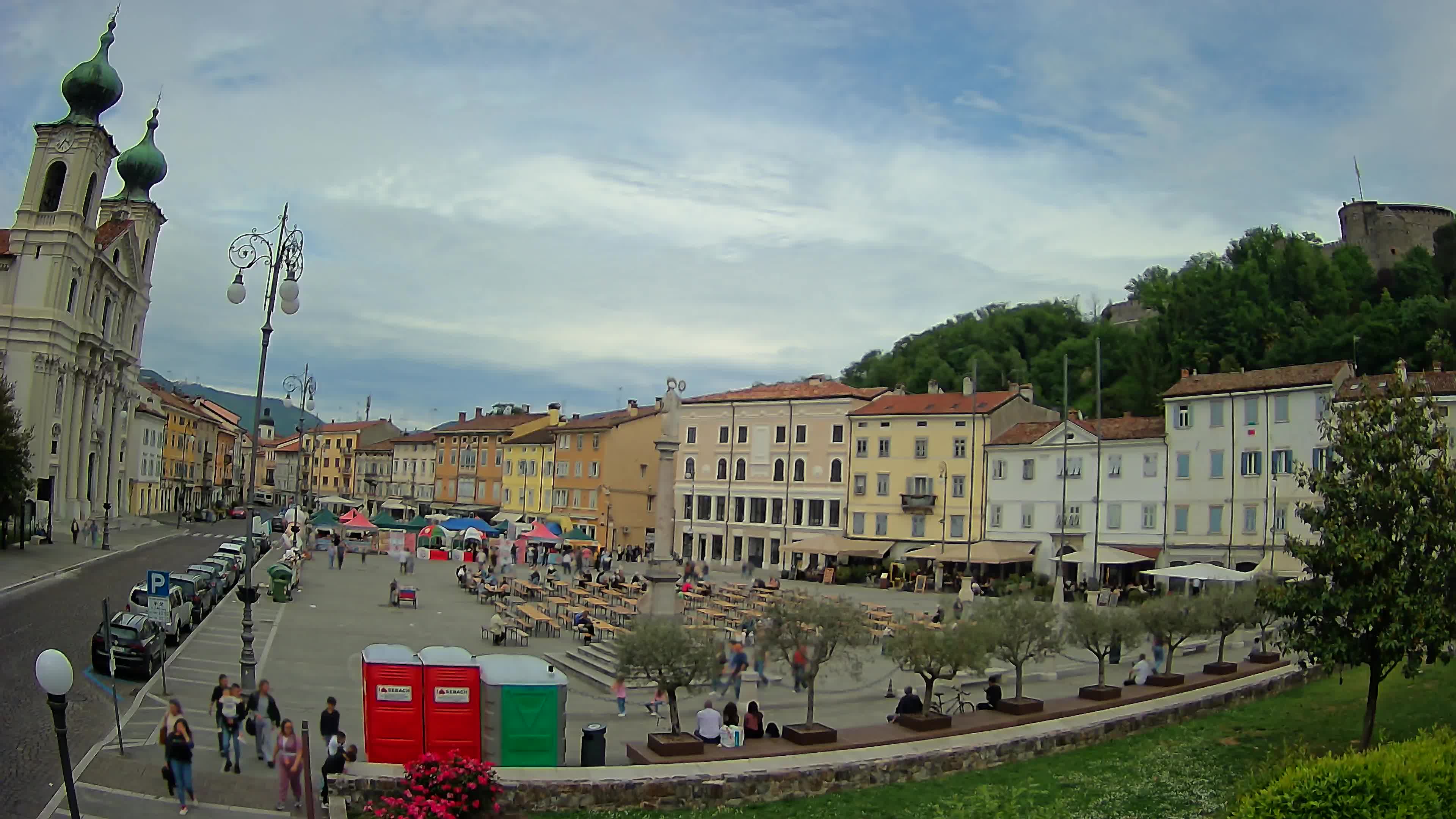Kamera Gorica Travnik in cerkev sv. Ignacija