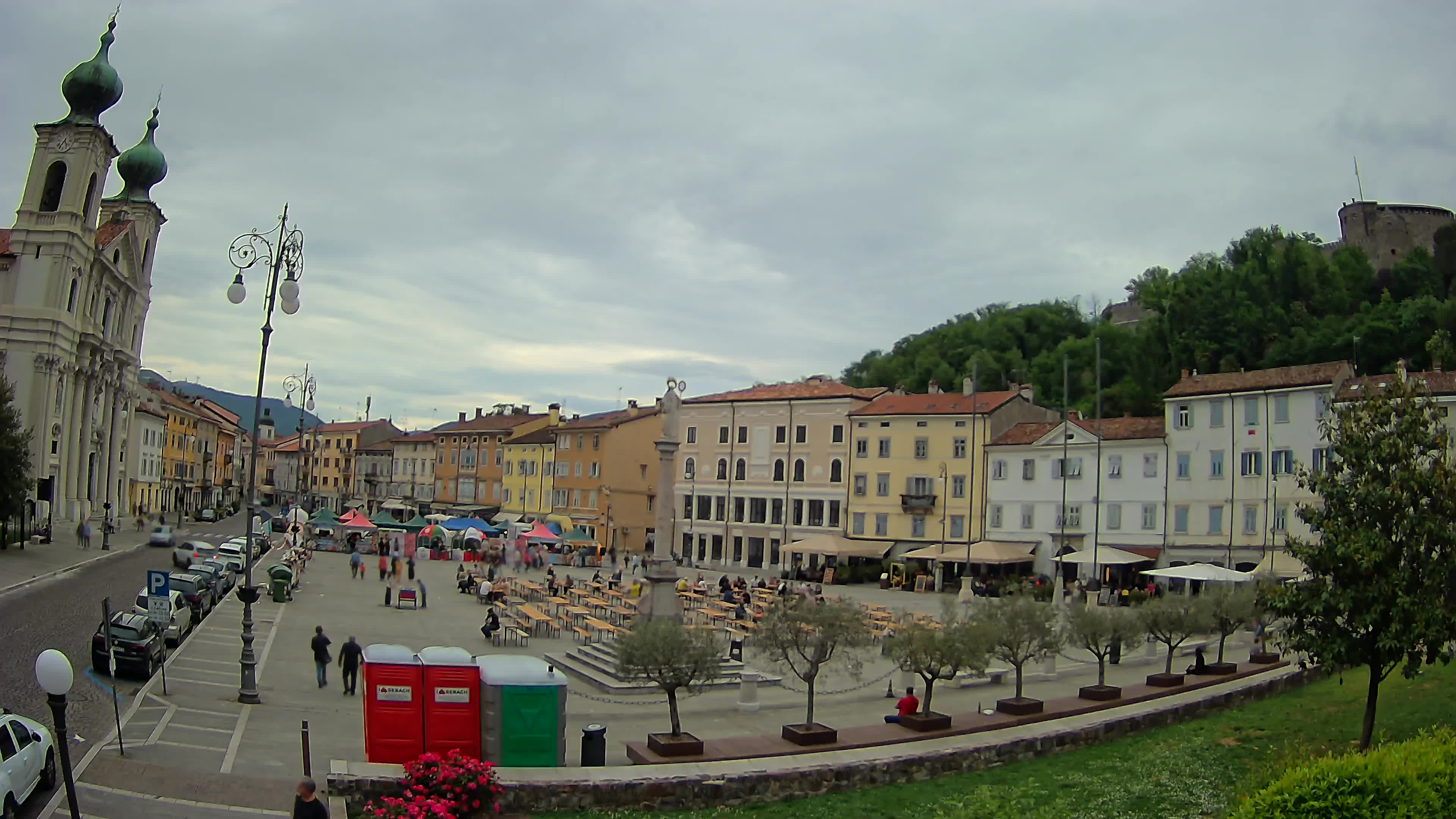 Kamera Gorica Travnik in cerkev sv. Ignacija