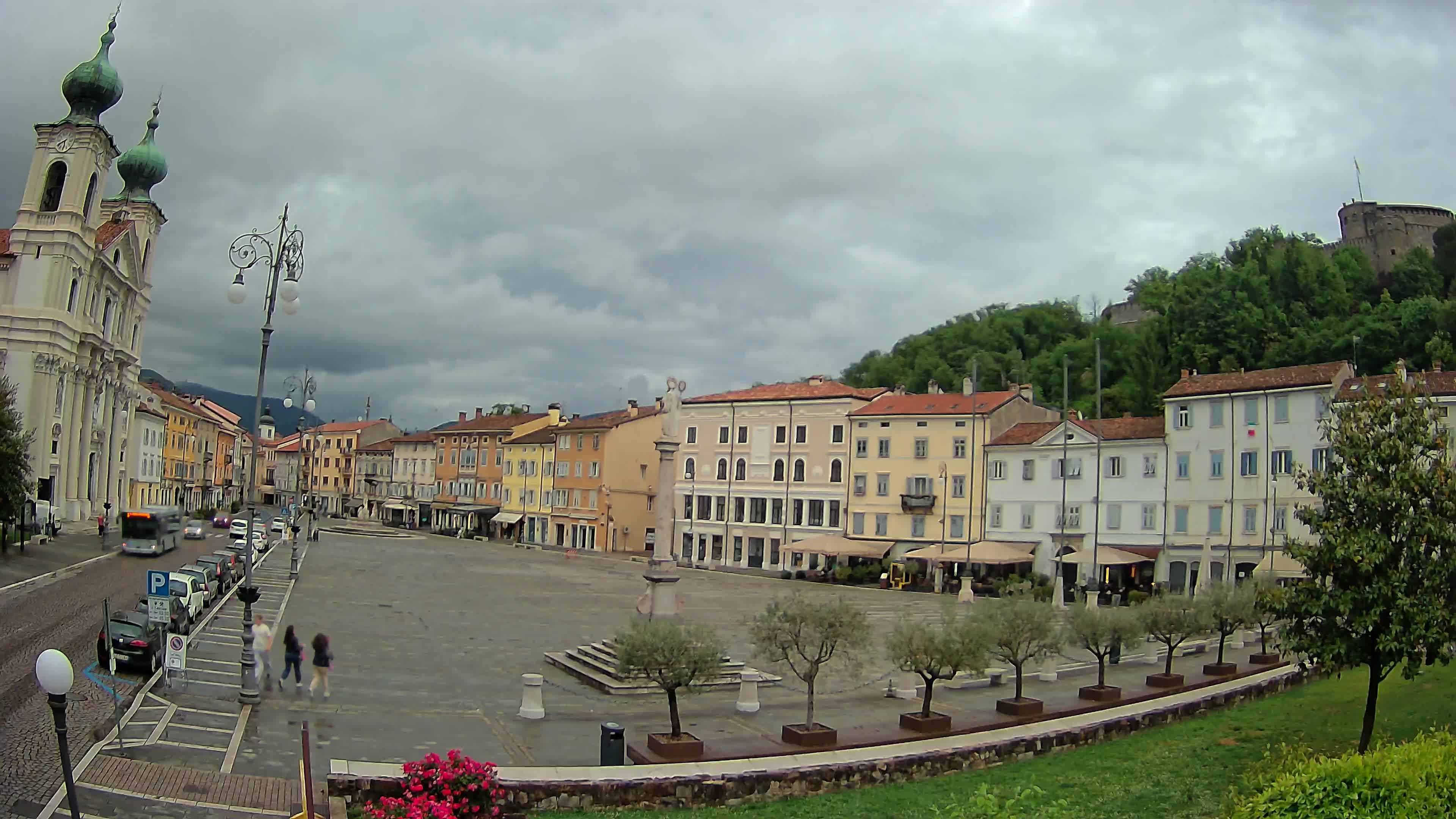 Gorizia Piazza della Vittoria e chiesa di S. Ignazio