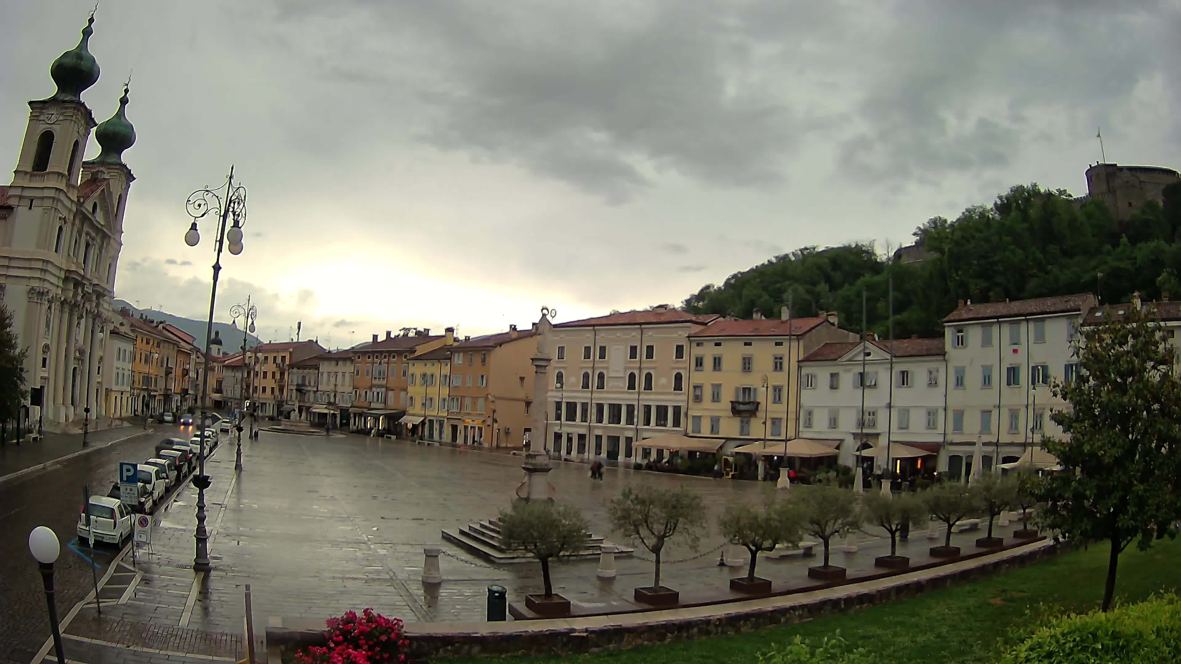 Gorizia Piazza della Vittoria e chiesa di S. Ignazio