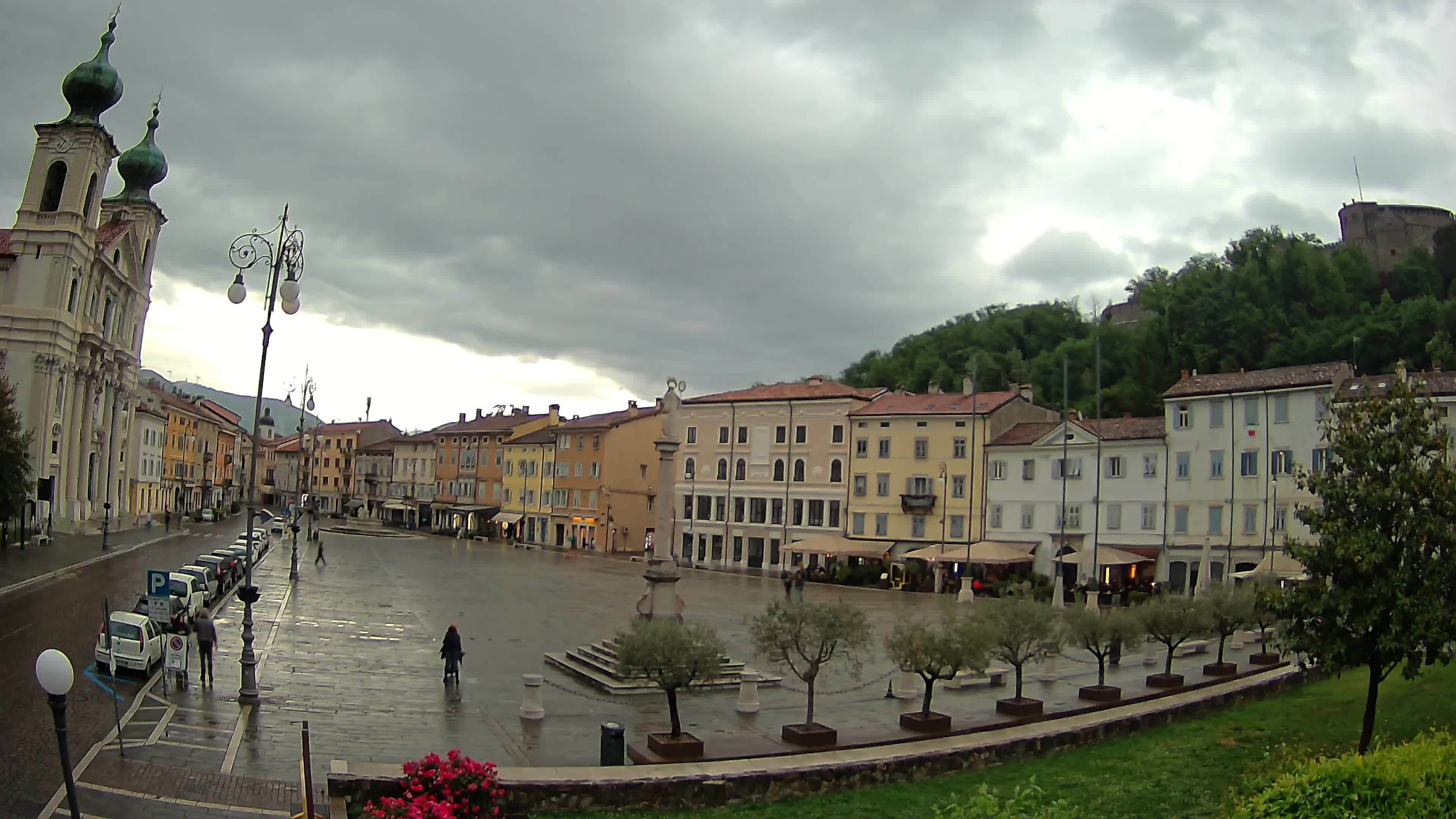 Gorizia Piazza della Vittoria e chiesa di S. Ignazio