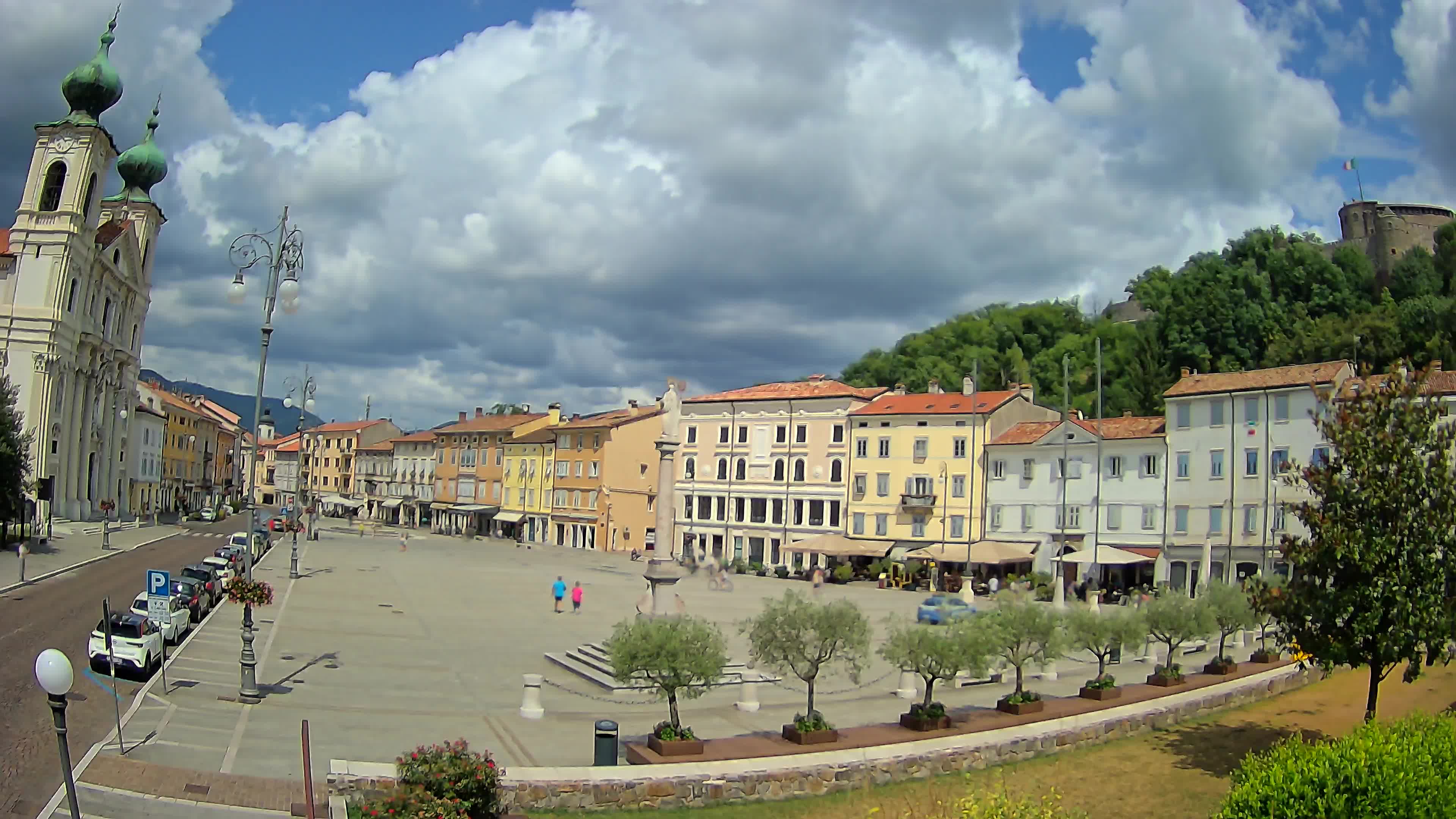 Kamera Gorica Travnik in cerkev sv. Ignacija