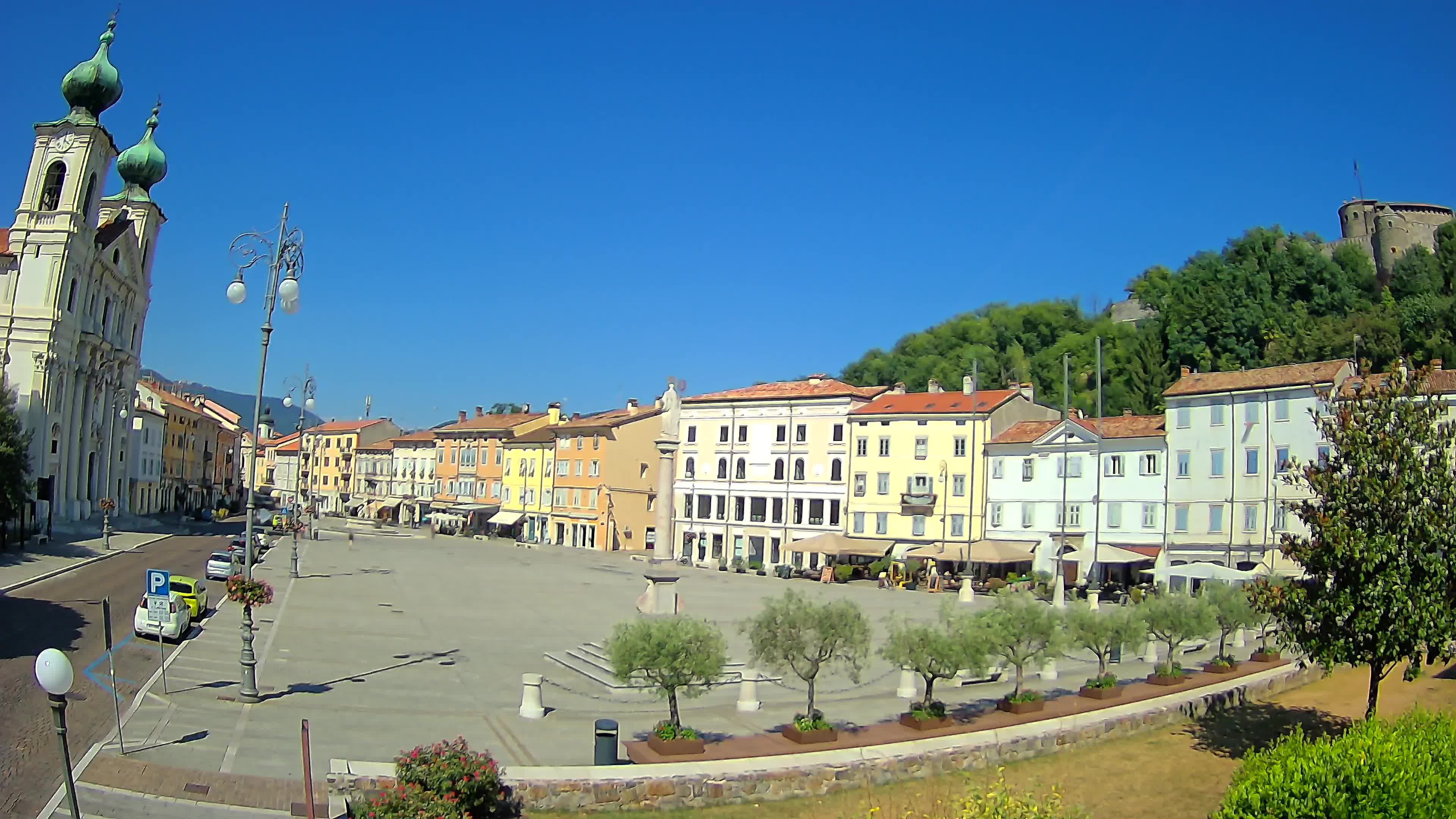 Gorizia Piazza della Vittoria e chiesa di S. Ignazio