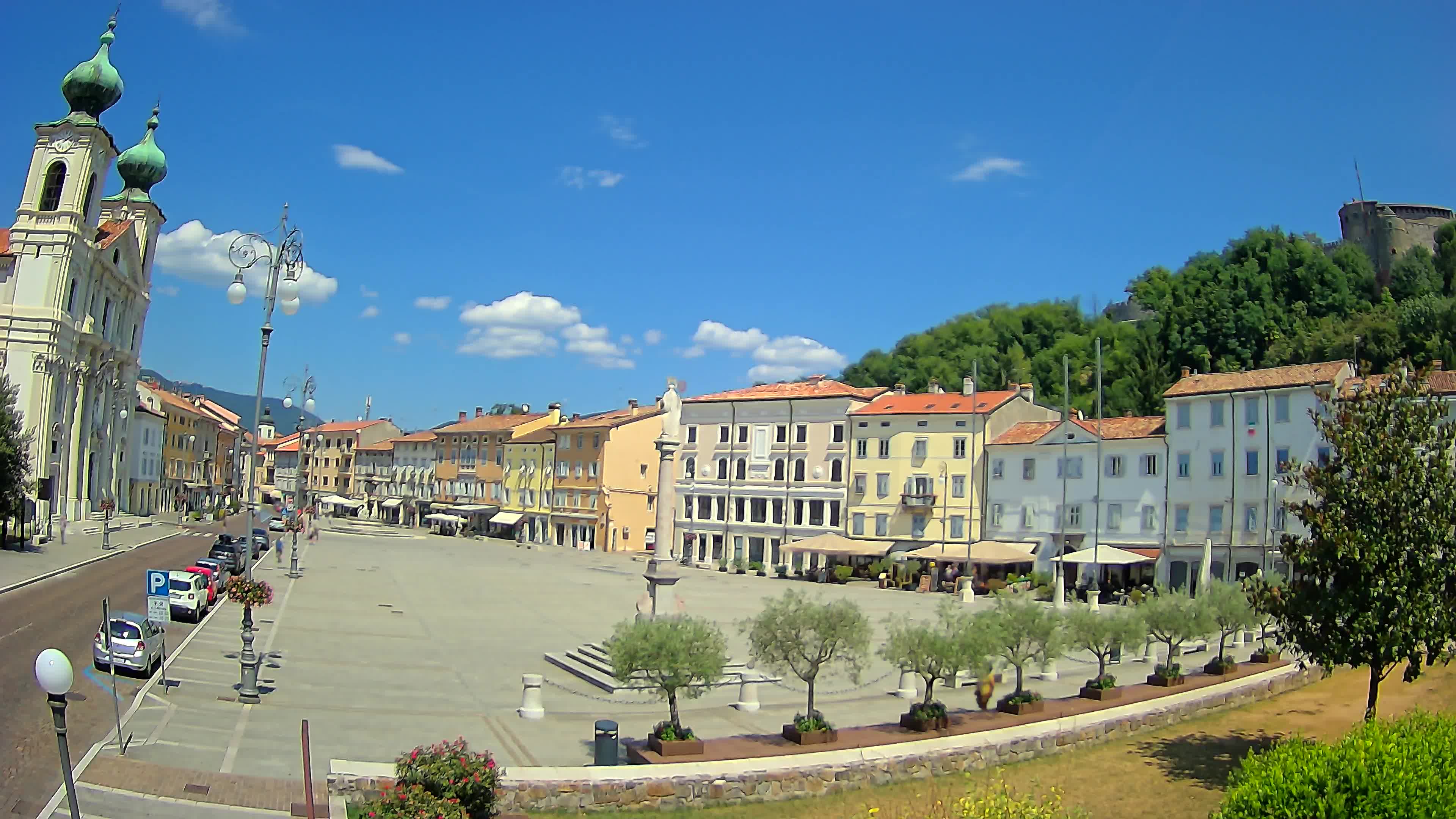 Kamera Gorica Travnik in cerkev sv. Ignacija