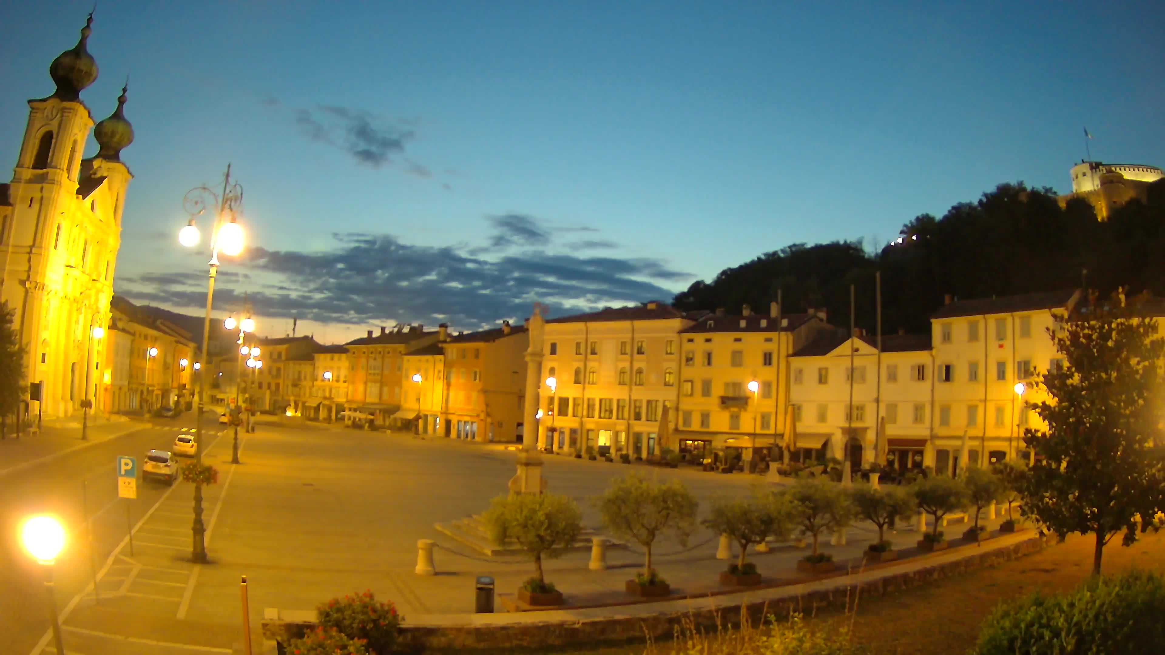 Gorizia Piazza della Vittoria e chiesa di S. Ignazio