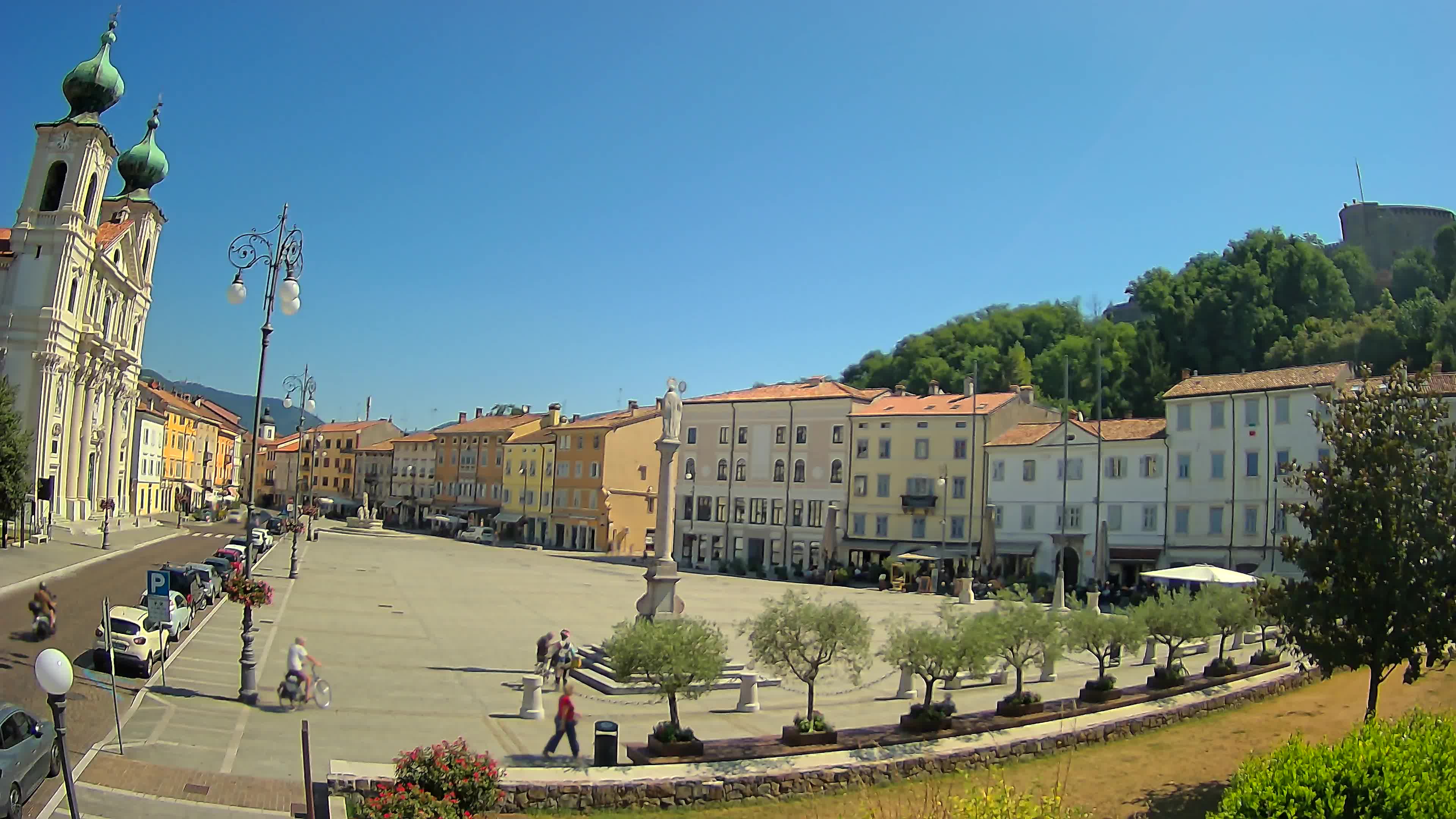Gorizia Piazza della Vittoria e chiesa di S. Ignazio