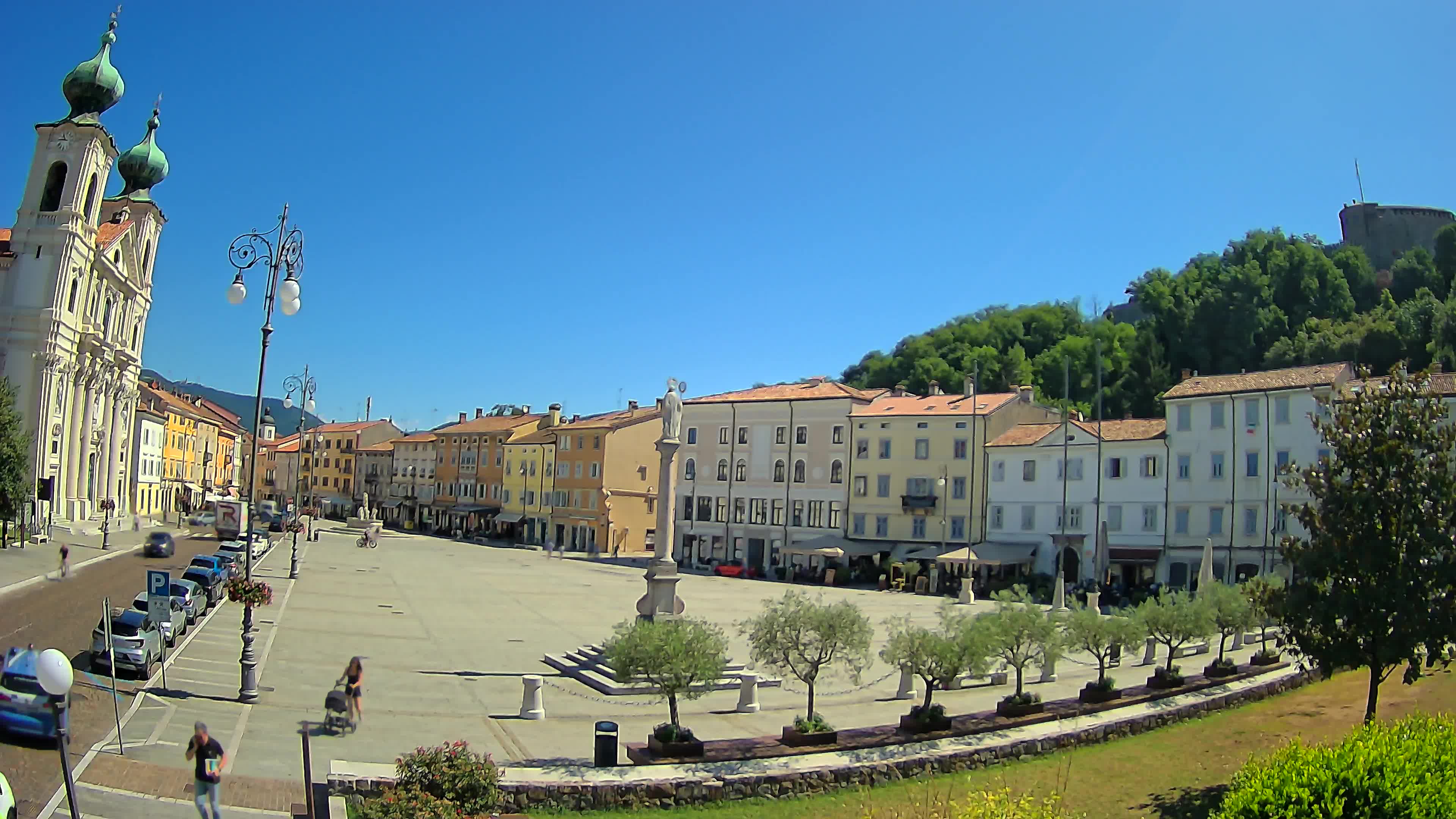 Gorizia Piazza della Vittoria e chiesa di S. Ignazio
