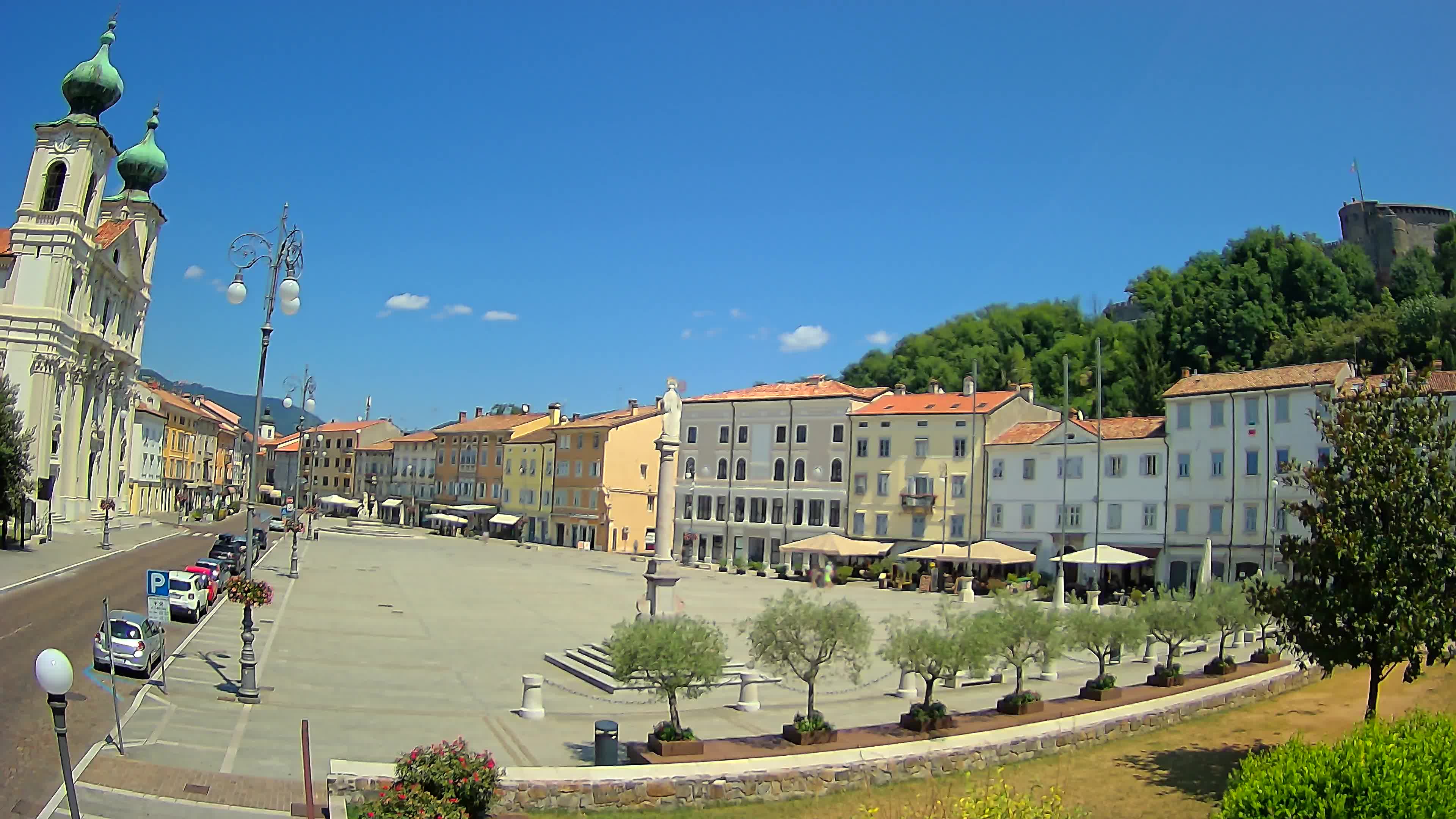 Kamera Gorica Travnik in cerkev sv. Ignacija