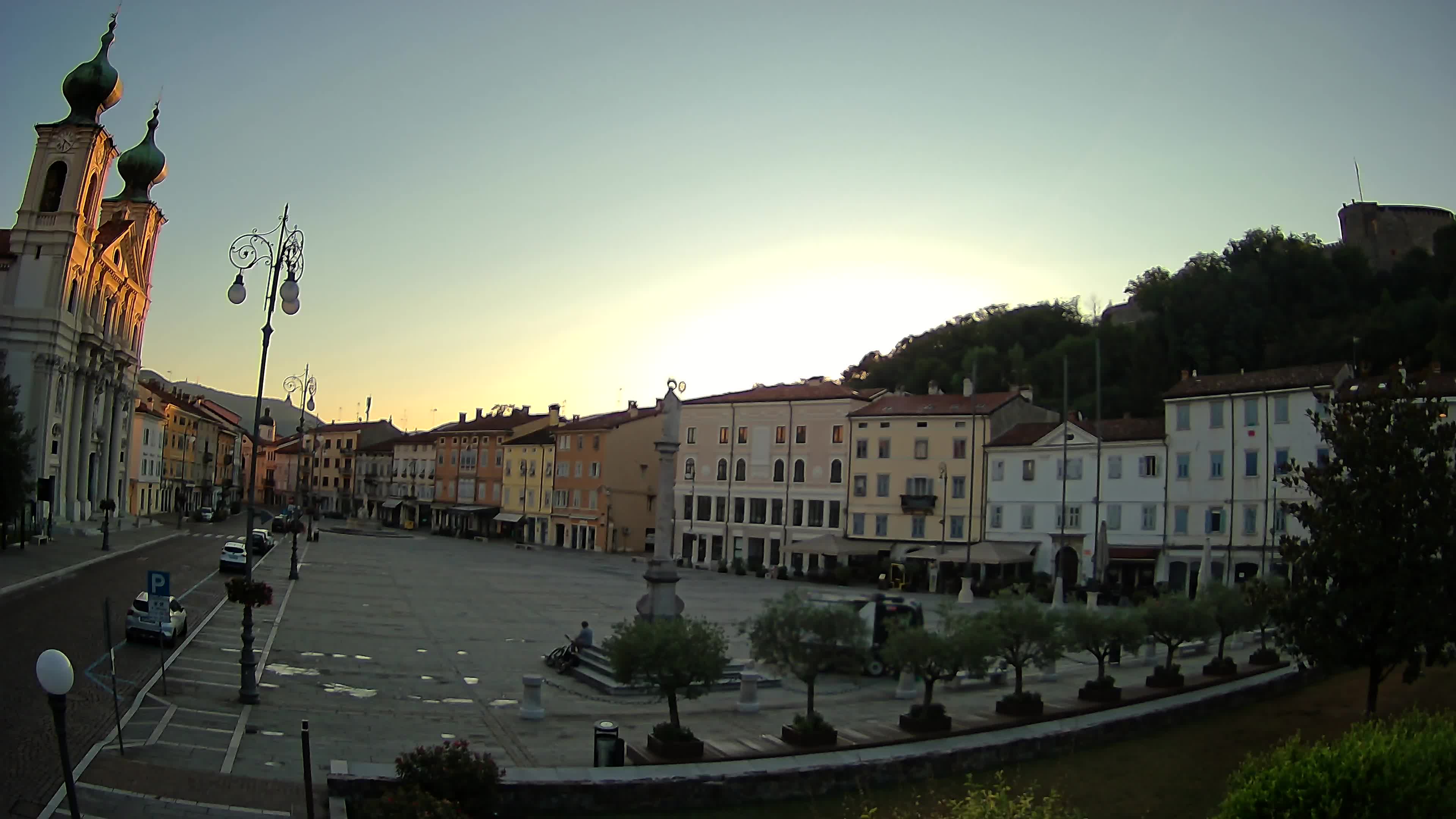 Kamera Gorica Travnik in cerkev sv. Ignacija