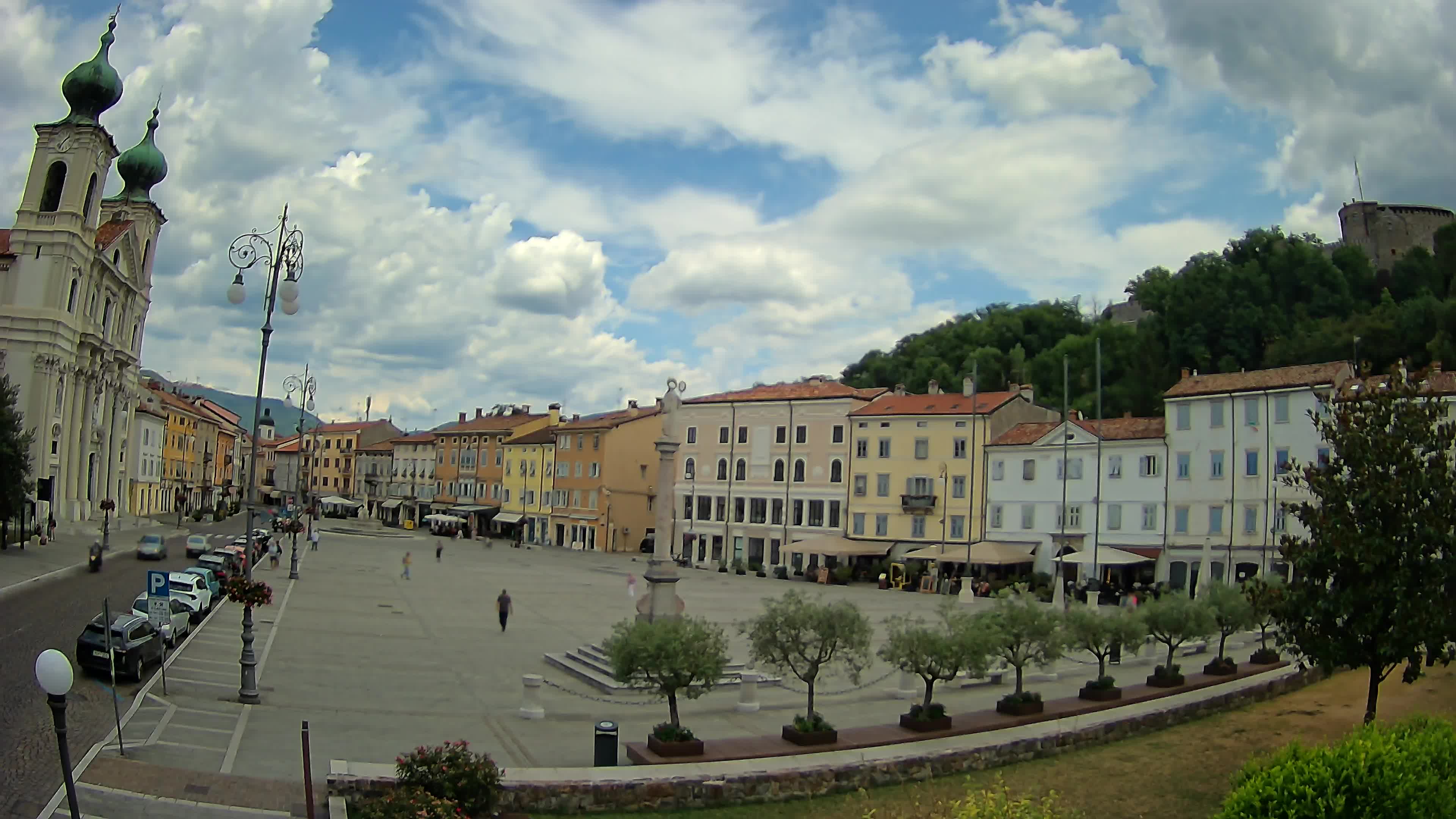 Kamera Gorica Travnik in cerkev sv. Ignacija