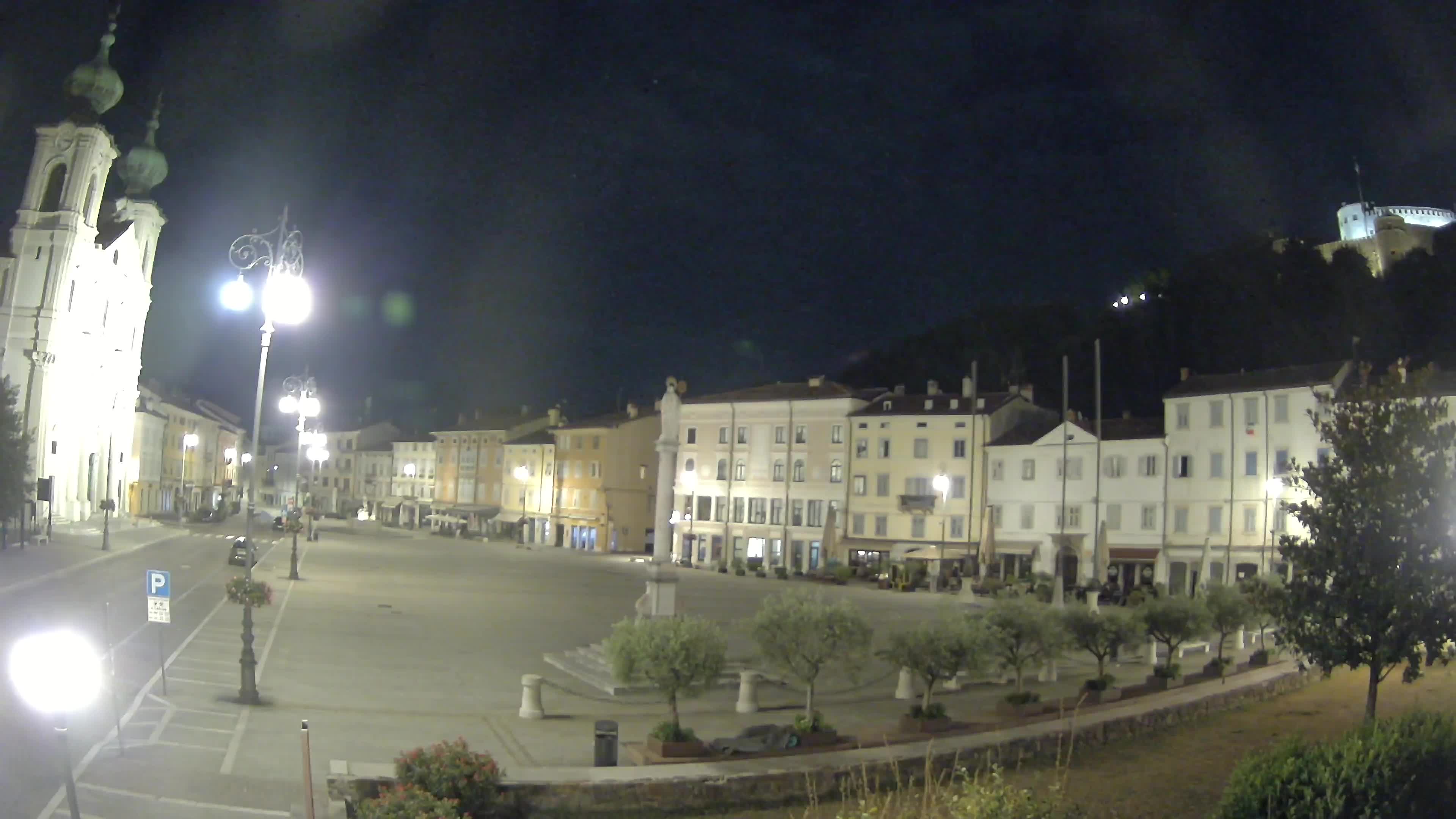 Kamera Gorica Travnik in cerkev sv. Ignacija
