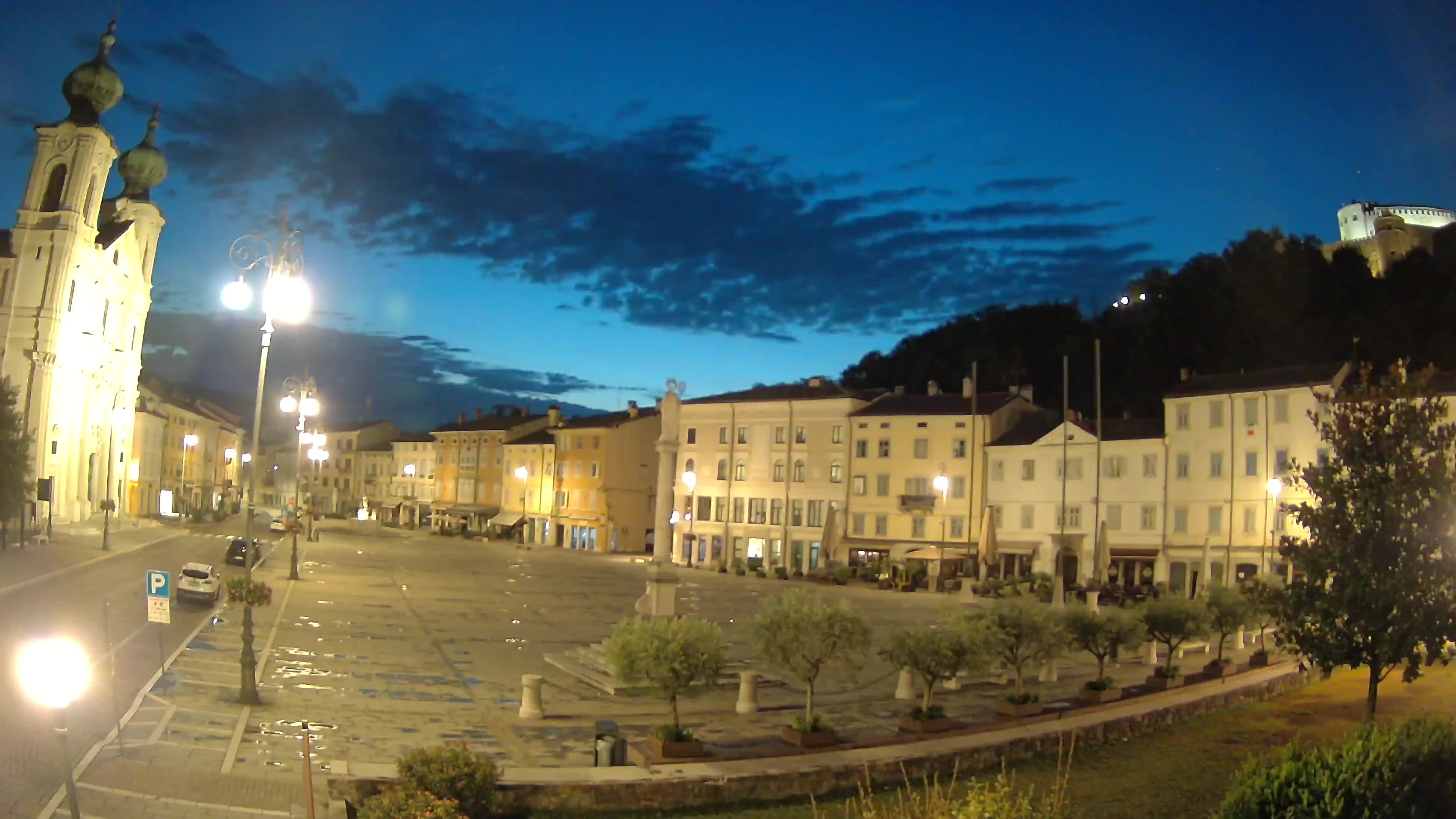 Gorizia Piazza della Vittoria e chiesa di S. Ignazio