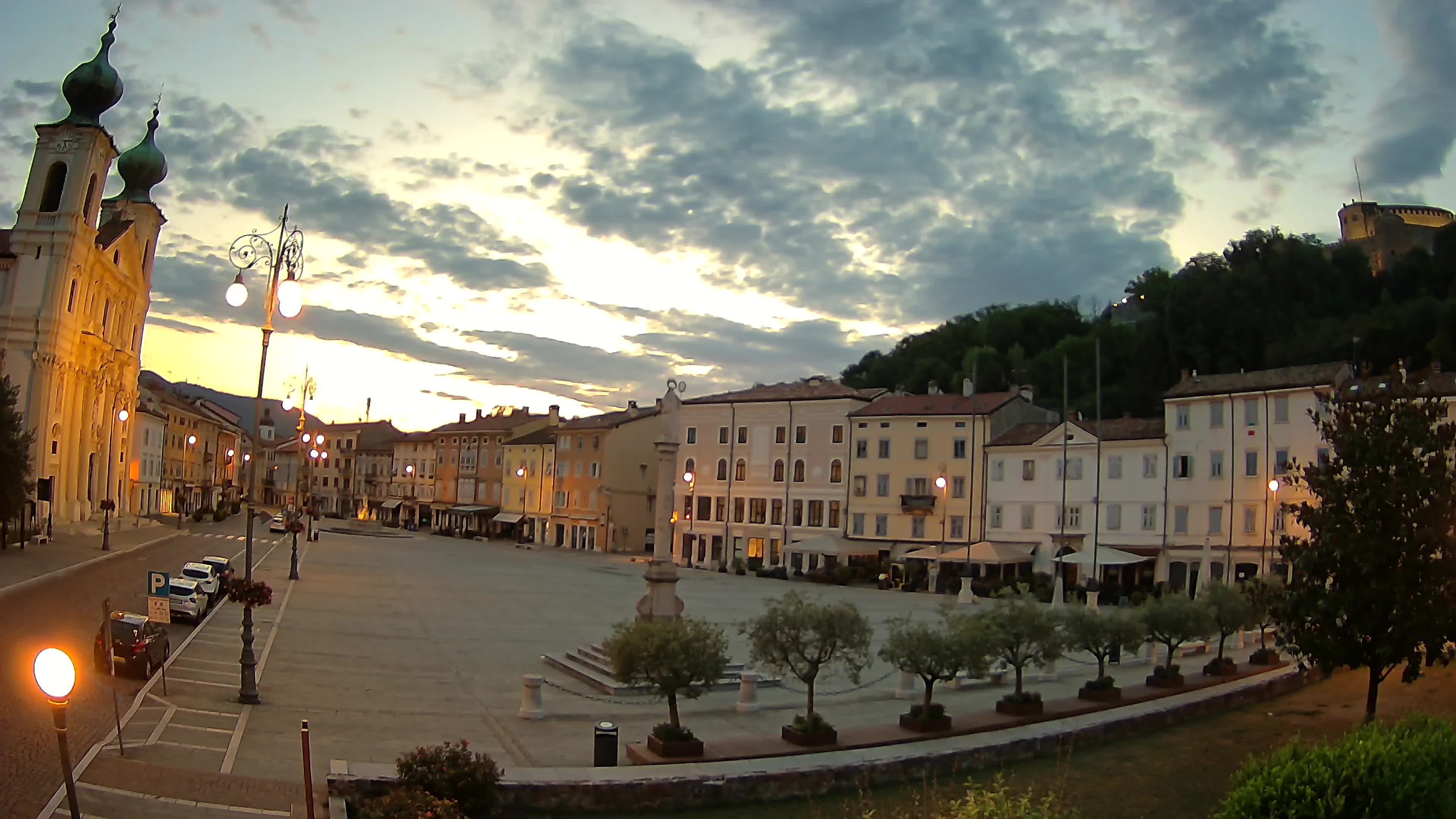 Gorizia Piazza della Vittoria e chiesa di S. Ignazio